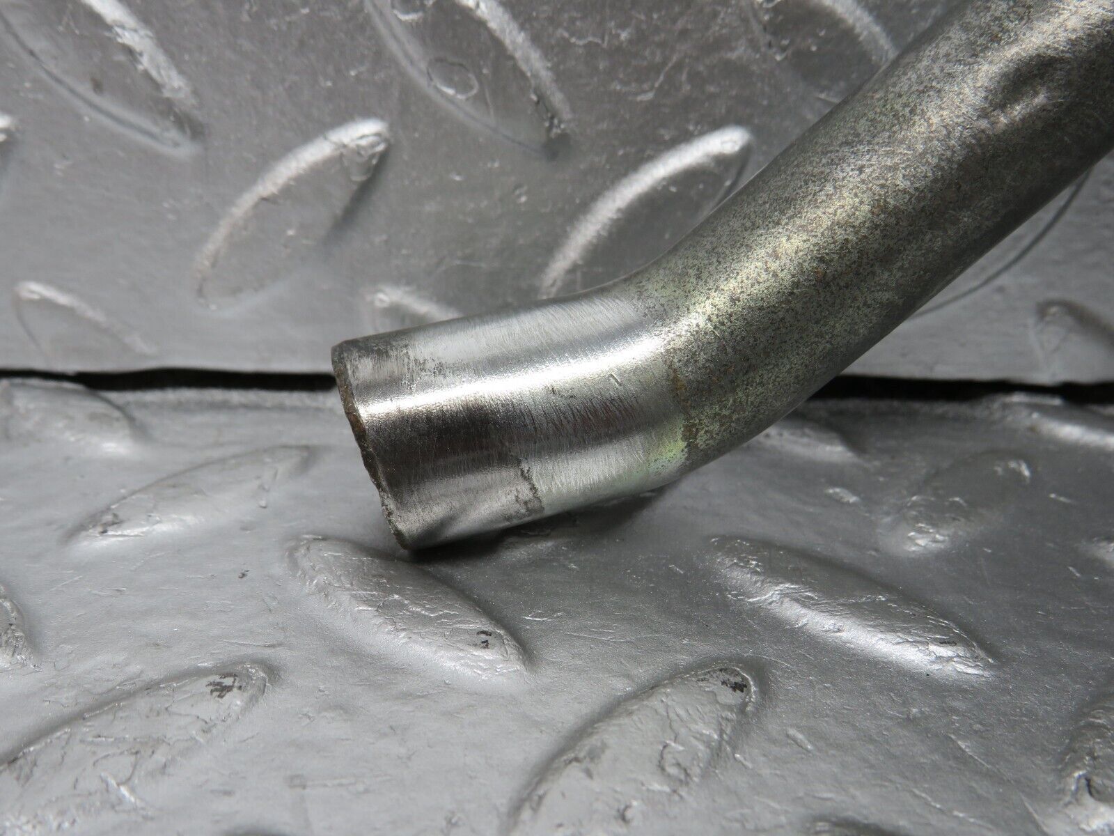 33072 Mercedes-Benz C107 R107 350 V8 Air Intake Pipe