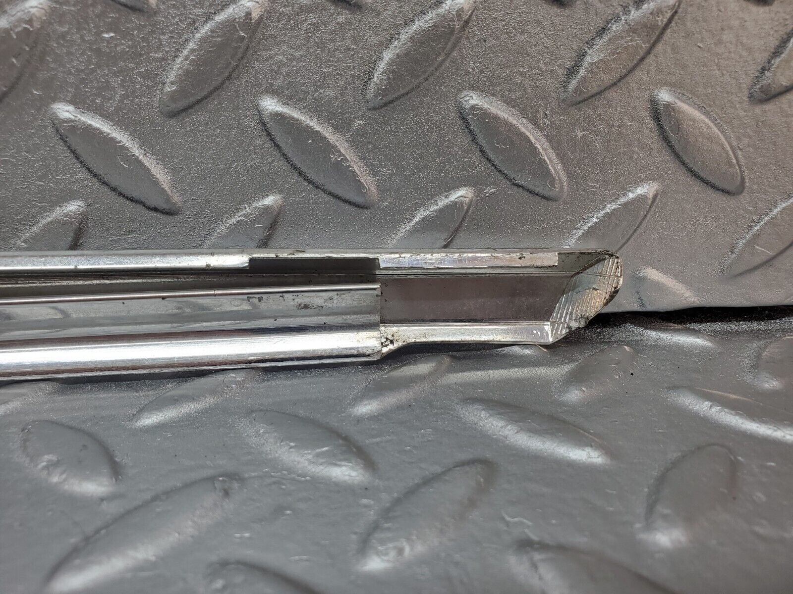 45808 Mercedes-Benz W126 420SE Front Right Door Chrome Moulding Trim