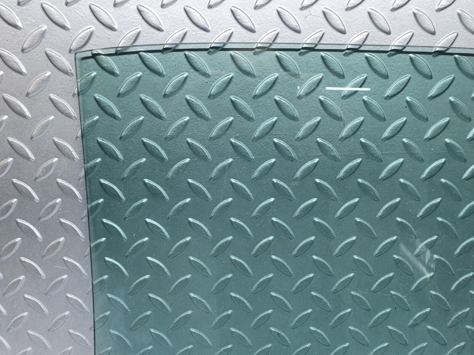 42411 Mercedes-Benz R129 320SL Coupe Left Door Window Glass