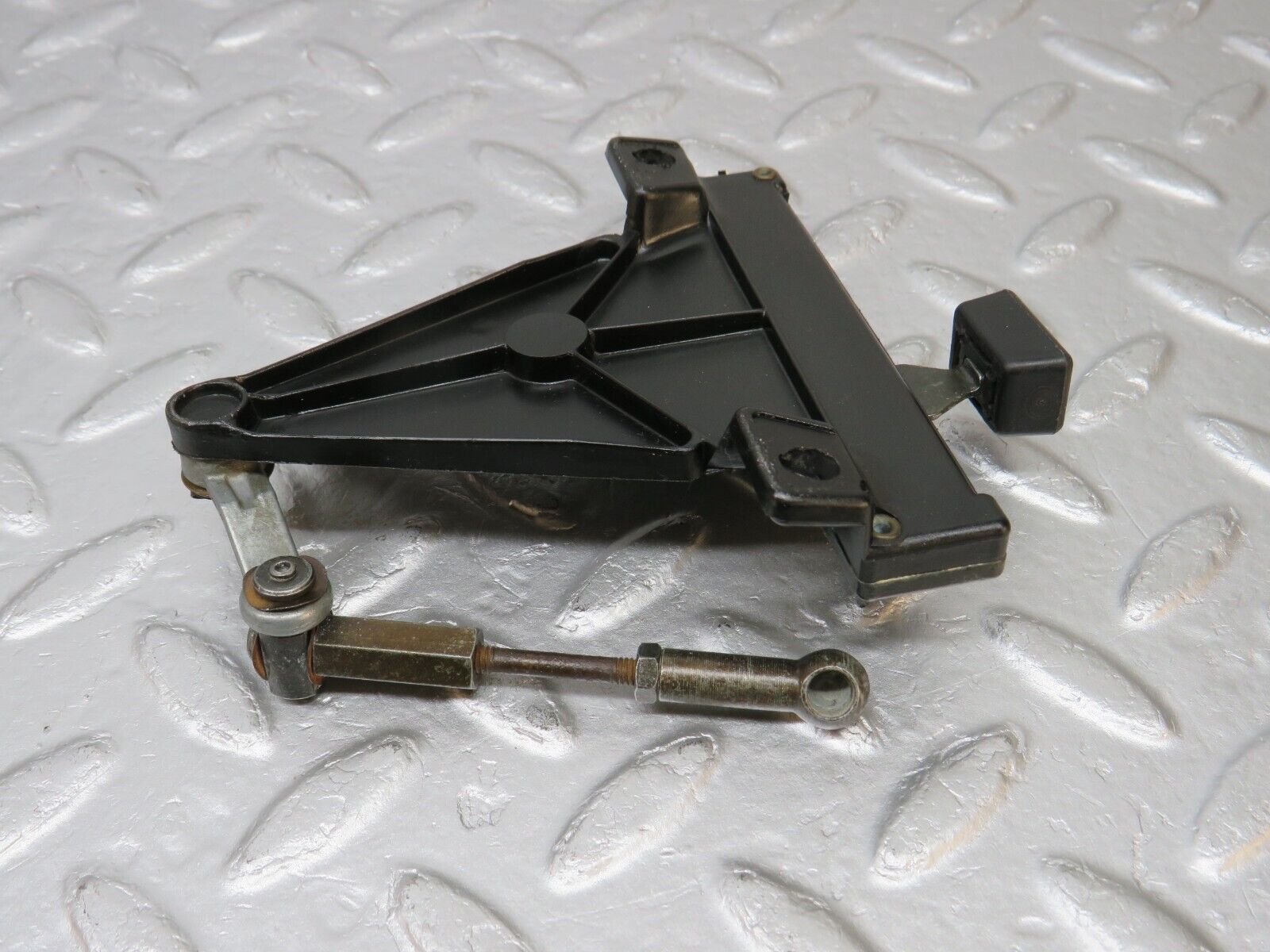 39834 Mercedes-Benz R107 350SL Air Vent Control Lever Centre