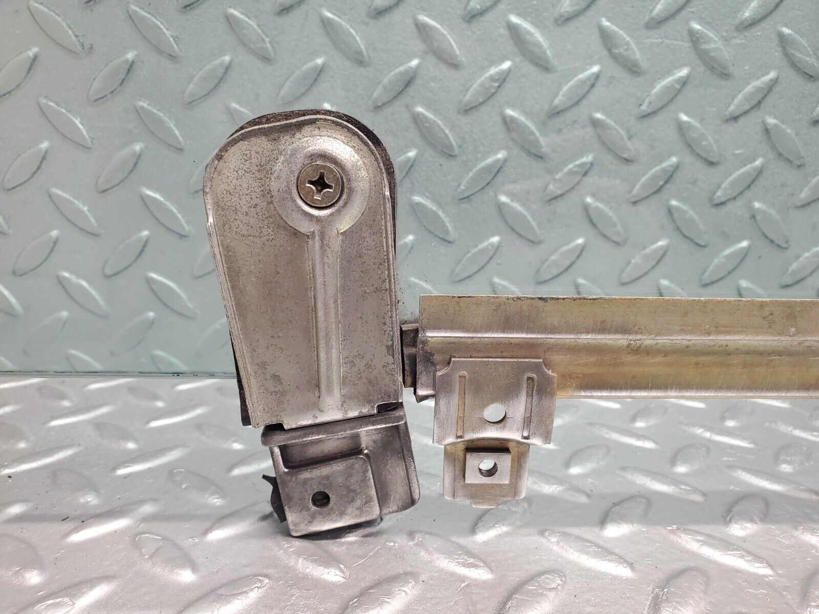 46433 Mercedes-Benz C123 280CE Coupe Right Door Window Glass 1237250232 1237250432