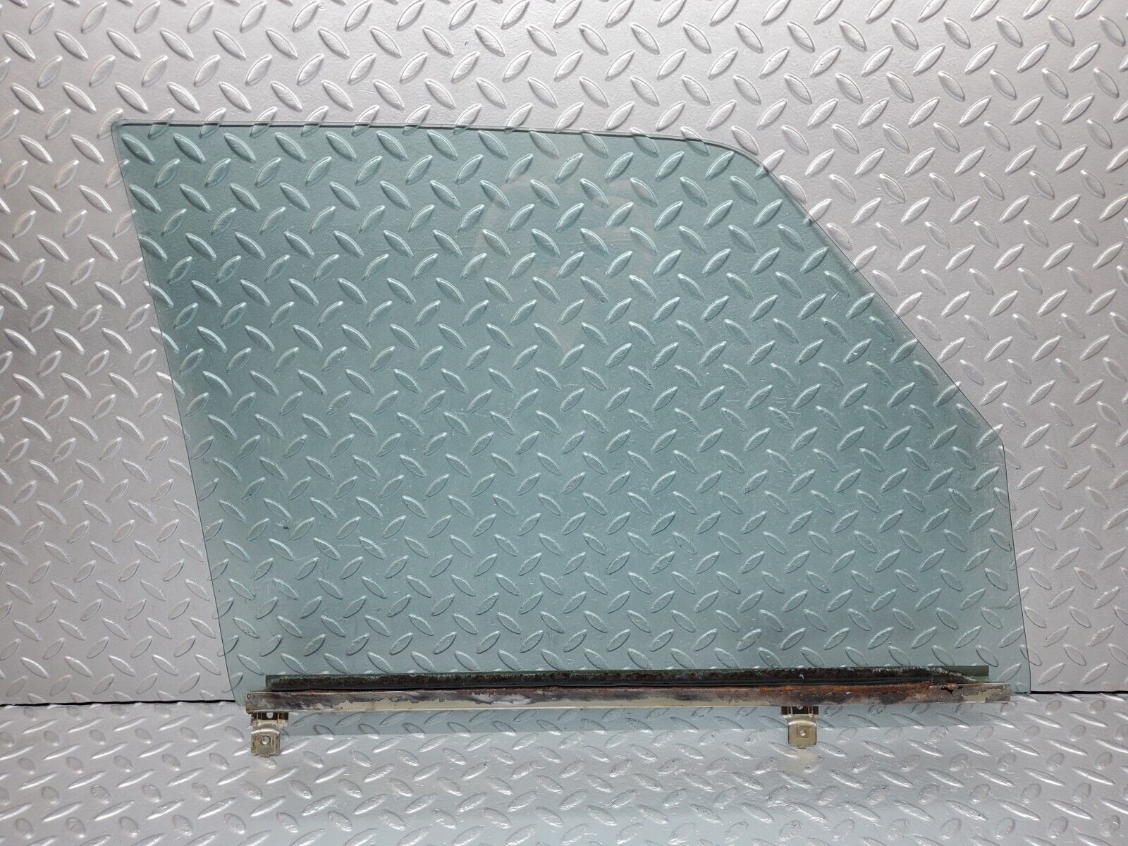 44365 Mercedes-Benz W123 280E Front Left Door Window Glass