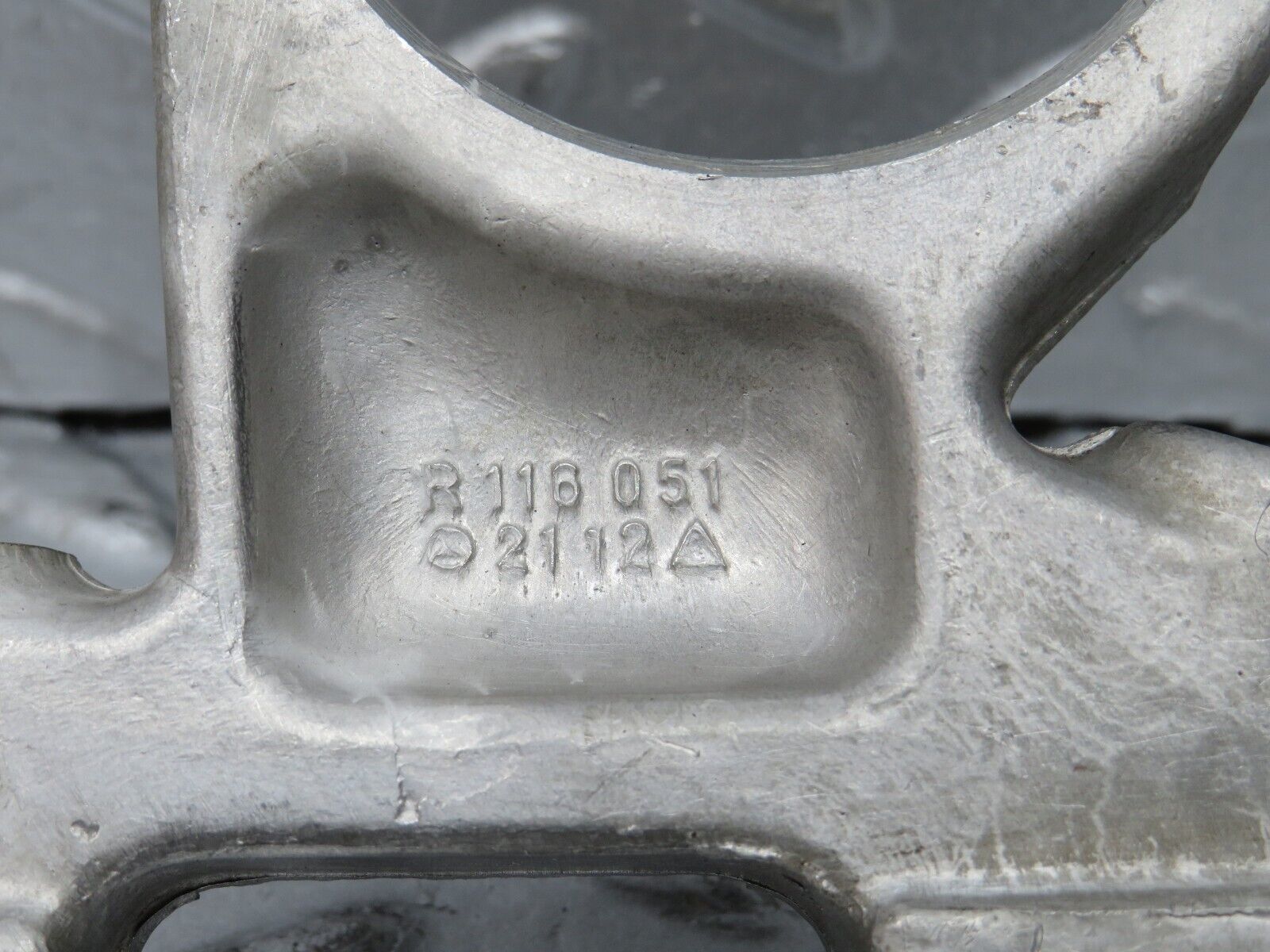 32799 Mercedes-Benz C107 R107 350 V8 Camshaft Tower Bearing 1160512112