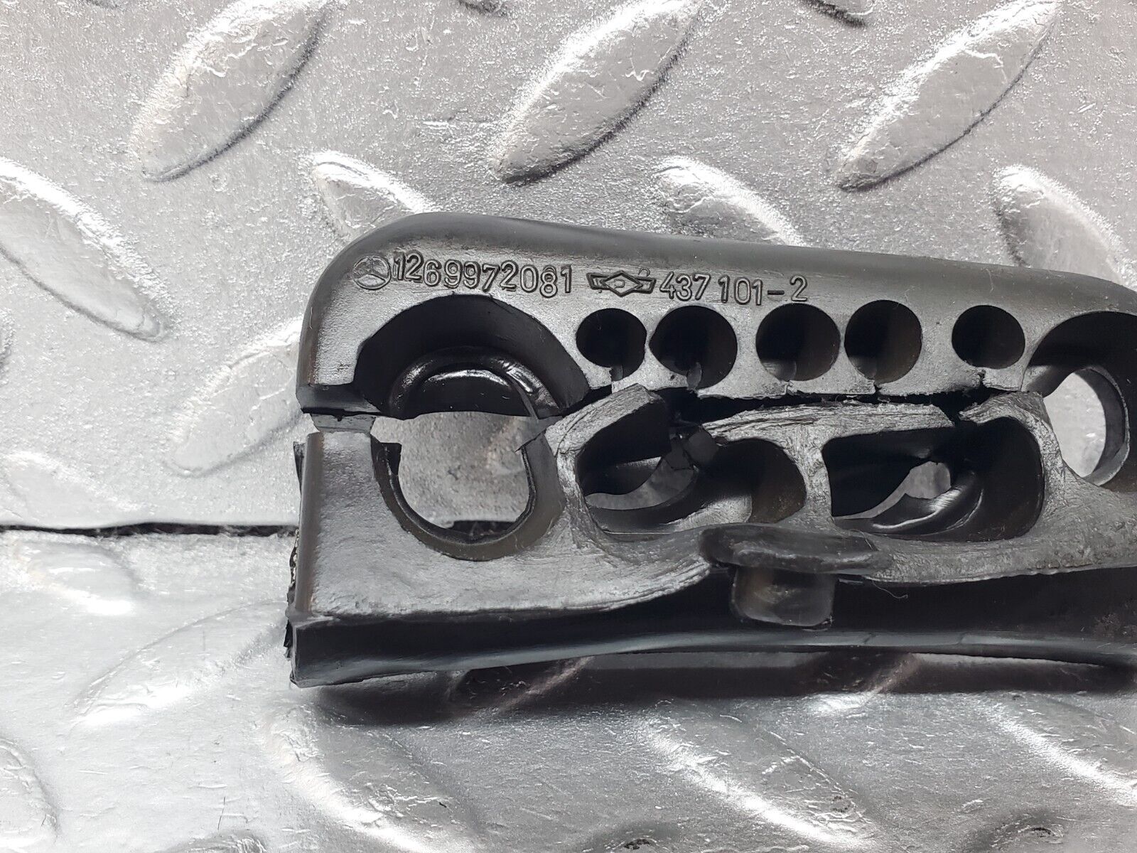 45726 Mercedes-Benz W126 420SE Firewall Grommet Left Side 1269972081