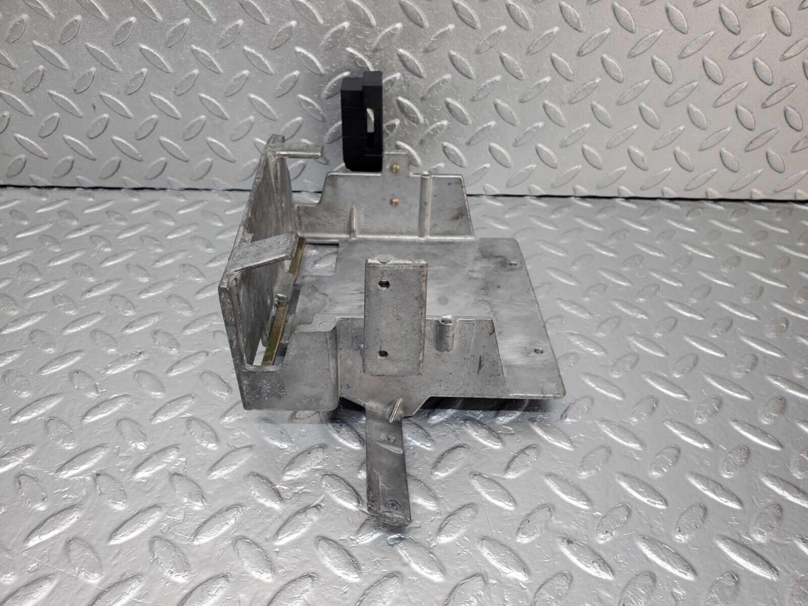 44591 Mercedes-Benz W124 220E Engine Control Unit Tray Bracket 1245404973 1245452747