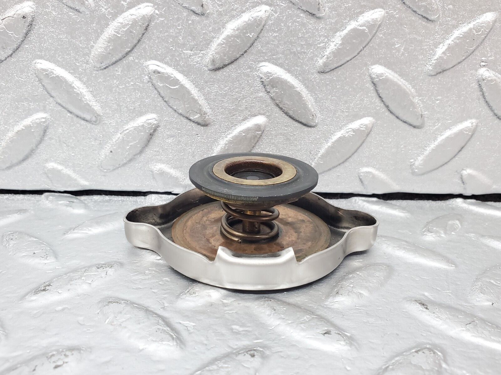 44349 Mercedes-Benz W123 280E Radiator Cap Behr 1235010015