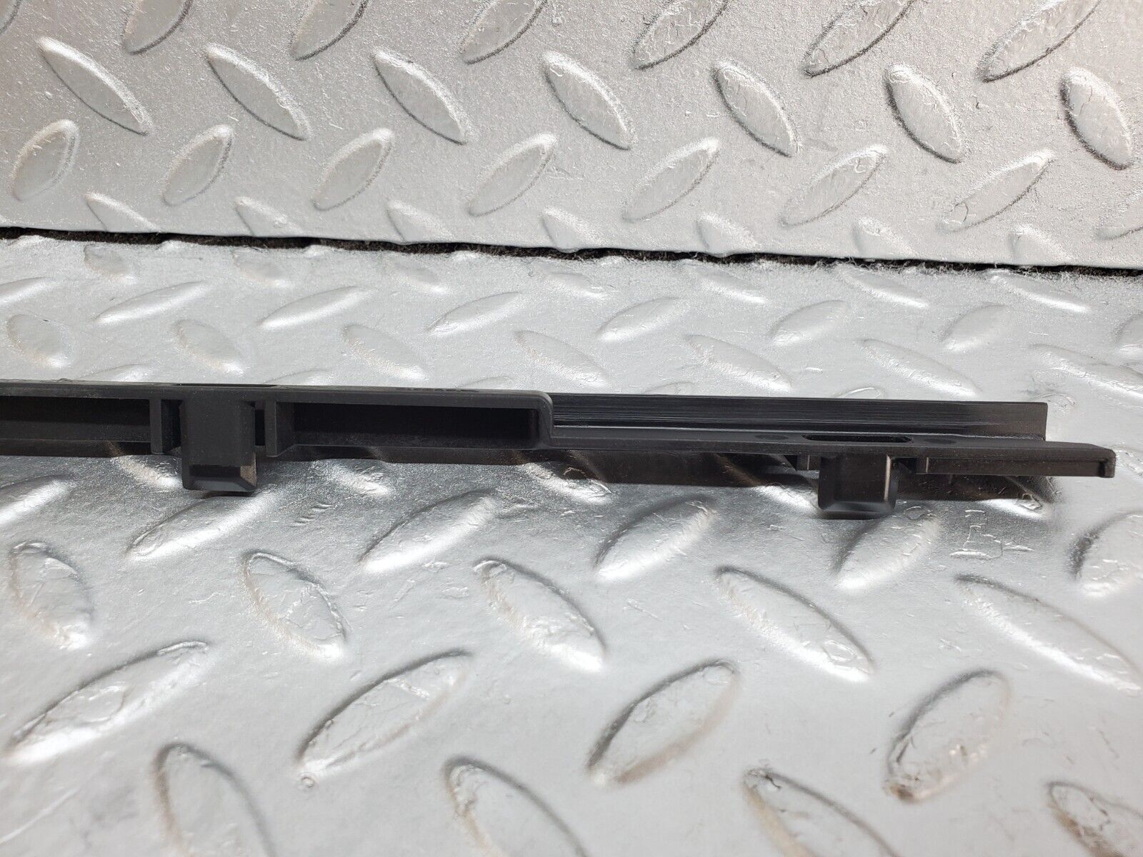 44676 Mercedes-Benz W124 220E Sunroof Frame Guide Rail 1247820131 1247820231