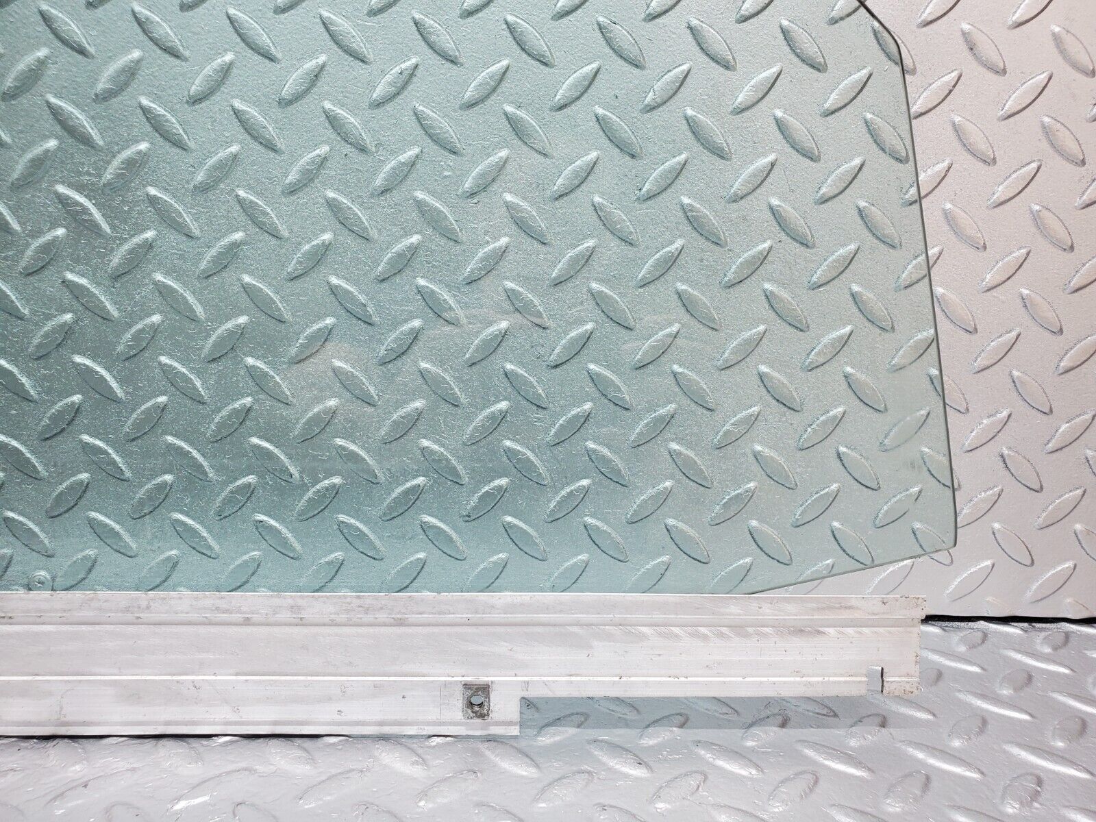 45800 Mercedes-Benz W126 420SE Front Right Door Window Glass