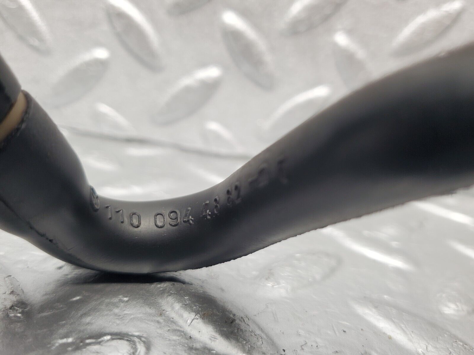 46659 Mercedes-Benz C123 280CE Coupe Air Intake Pipe 1100943882 1100944882