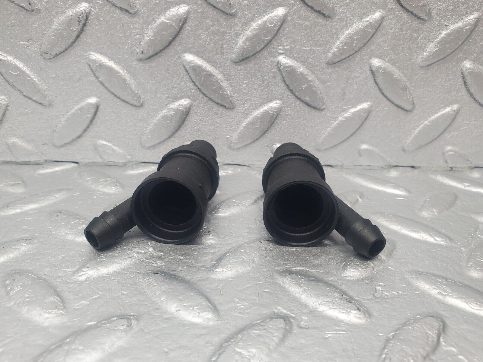 46038 Mercedes-Benz W126 420SE Fuel Injector Holder 2X