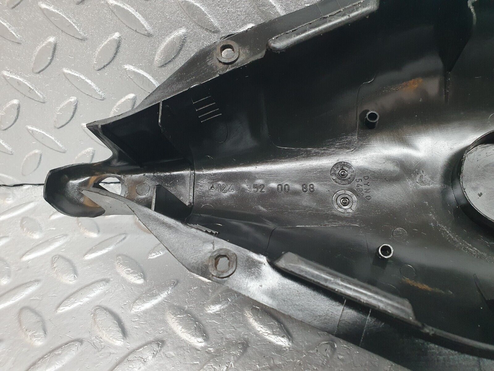 42747 Mercedes-Benz W201 190 2.0L Rear Control Arm Cover 2x 1243520088