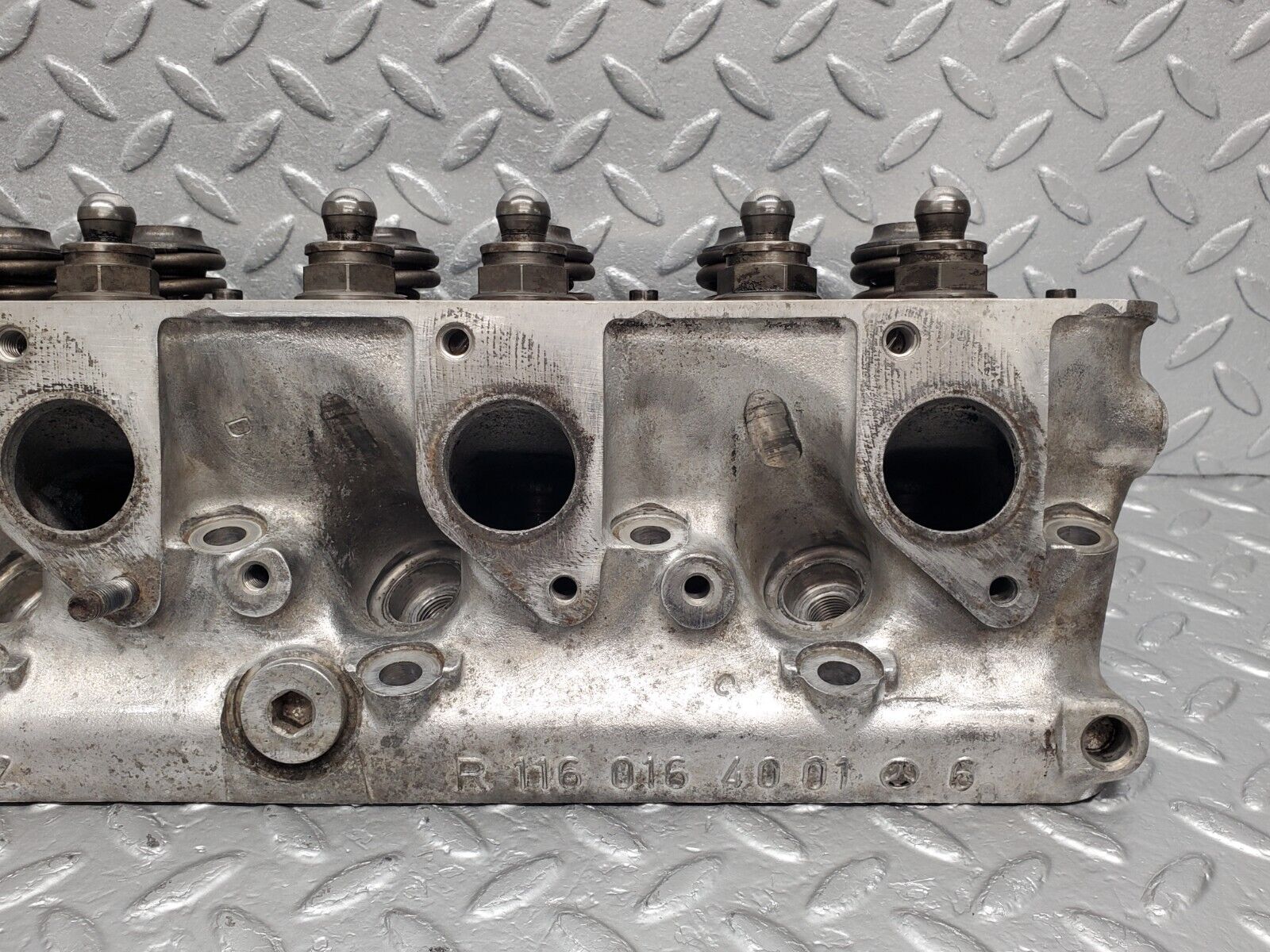 46317 Mercedes-Benz W126 420SE Cylinder Head Left Side 1160164001