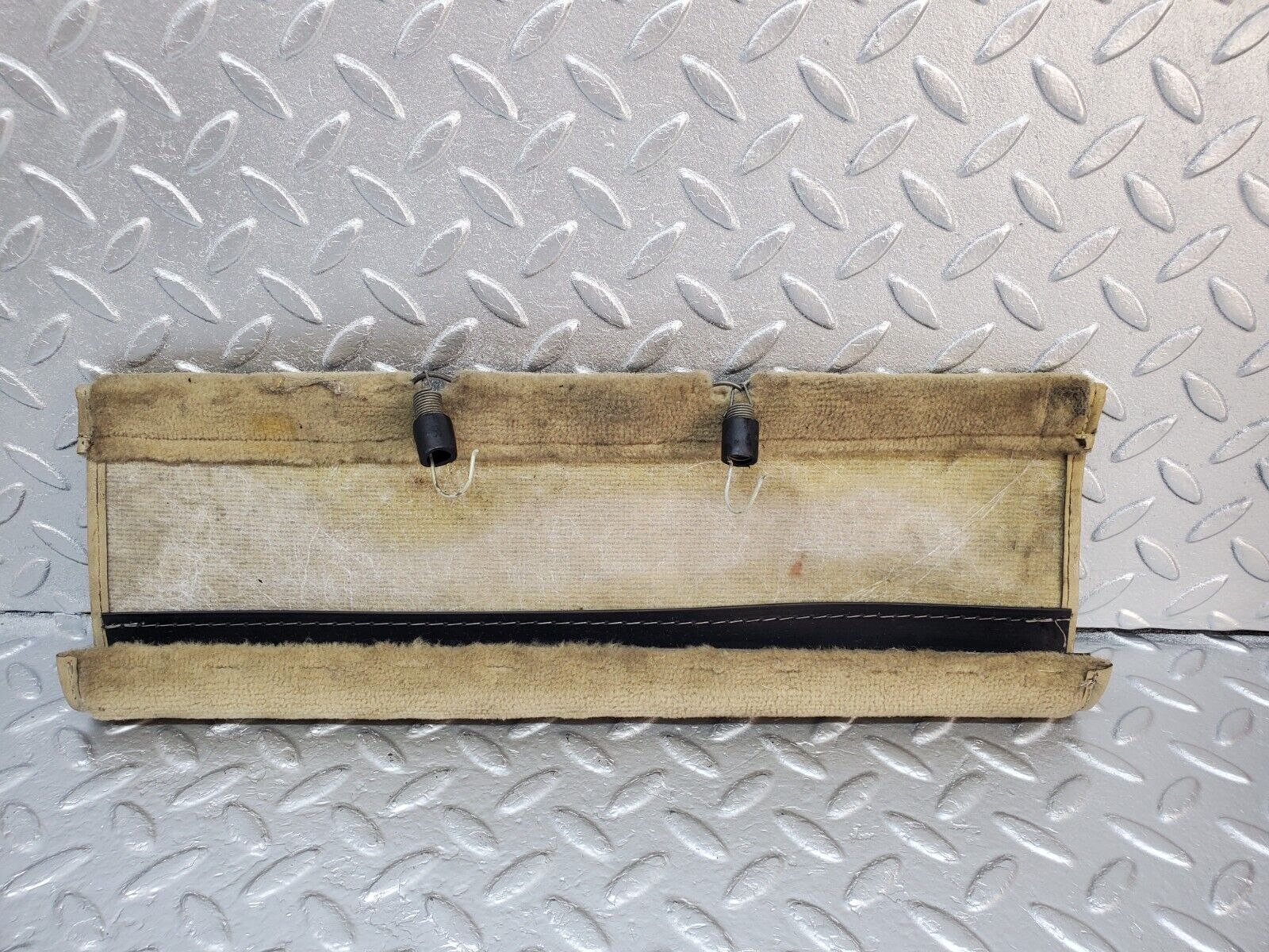 45695 Mercedes-Benz W126 420SE Front Right Seat Under Cover Beige