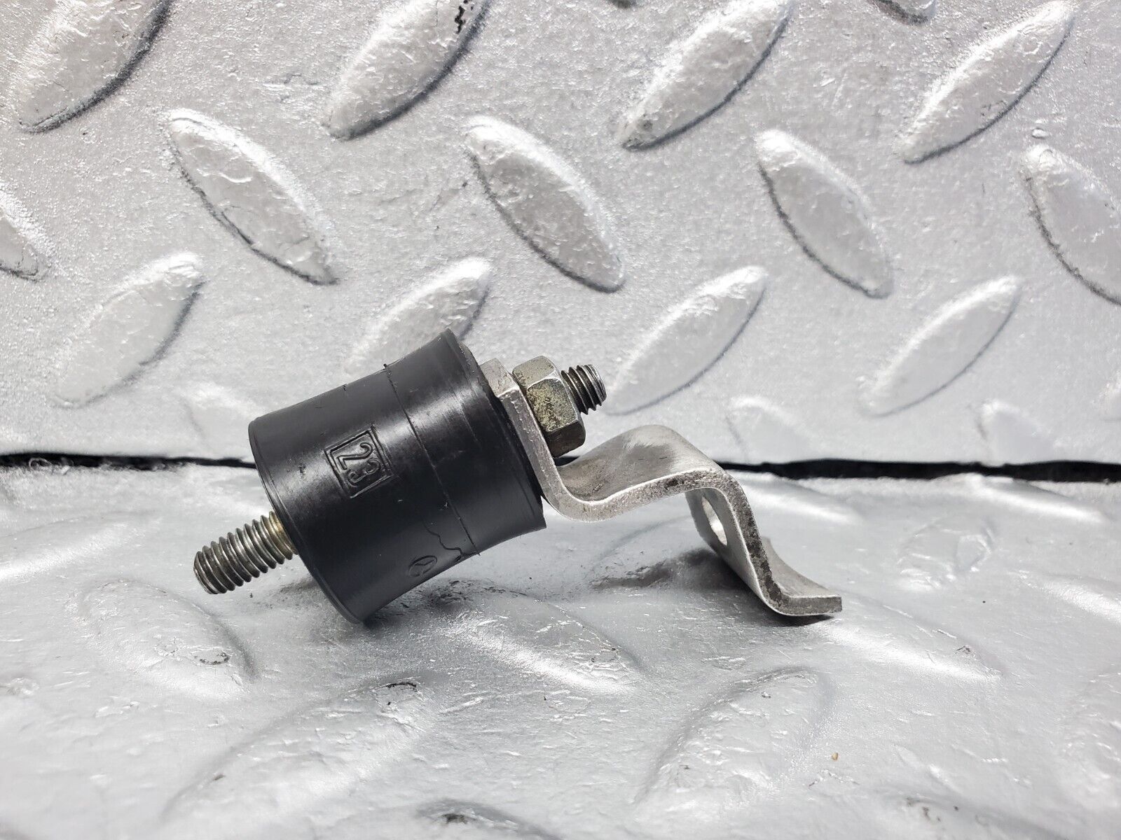 45980 Mercedes-Benz W126 420SE Air Filter Box Housing Holder 2X