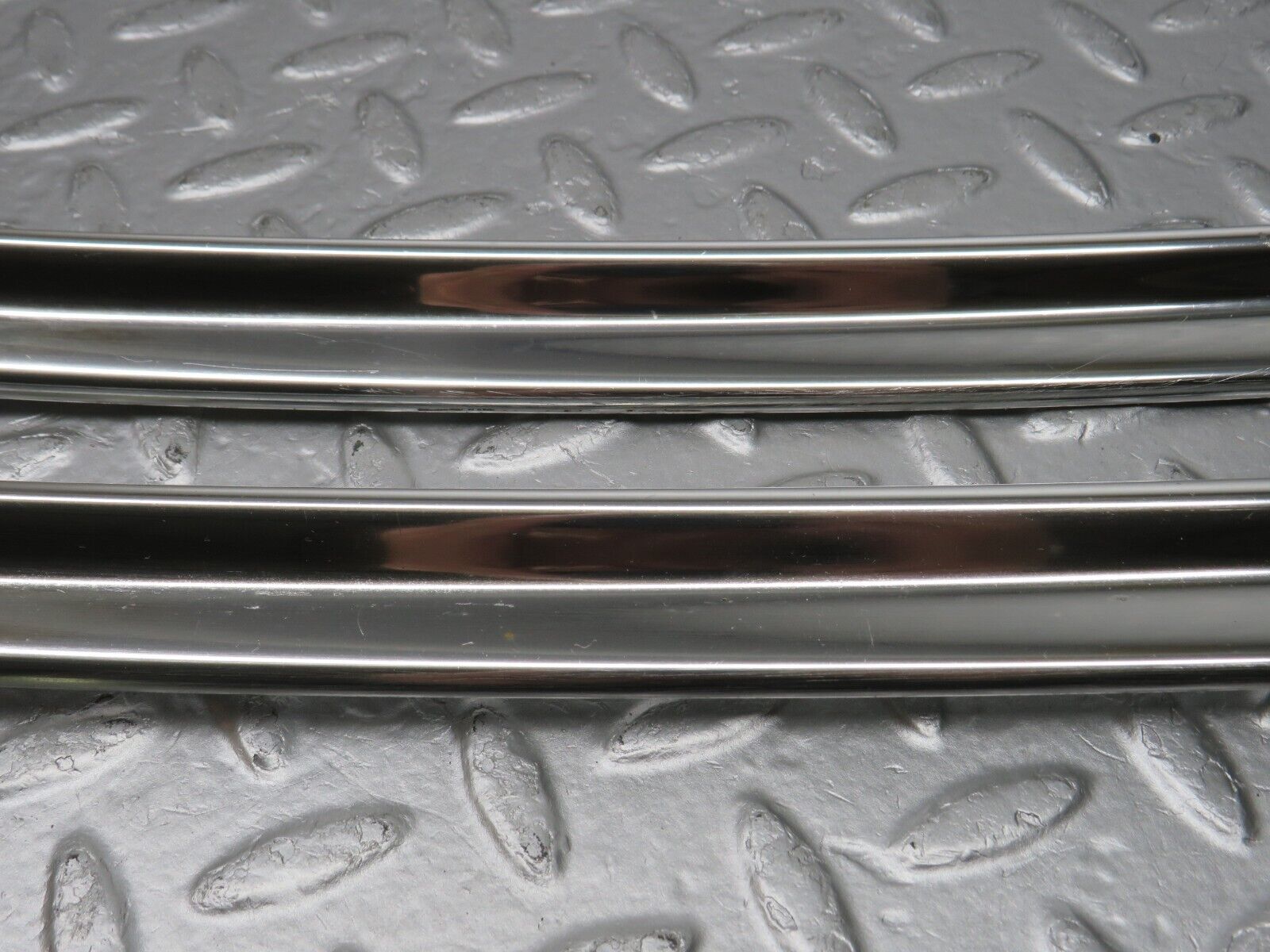 39864 Mercedes-Benz R107 350SL Soft Top Cover Chrome Trim