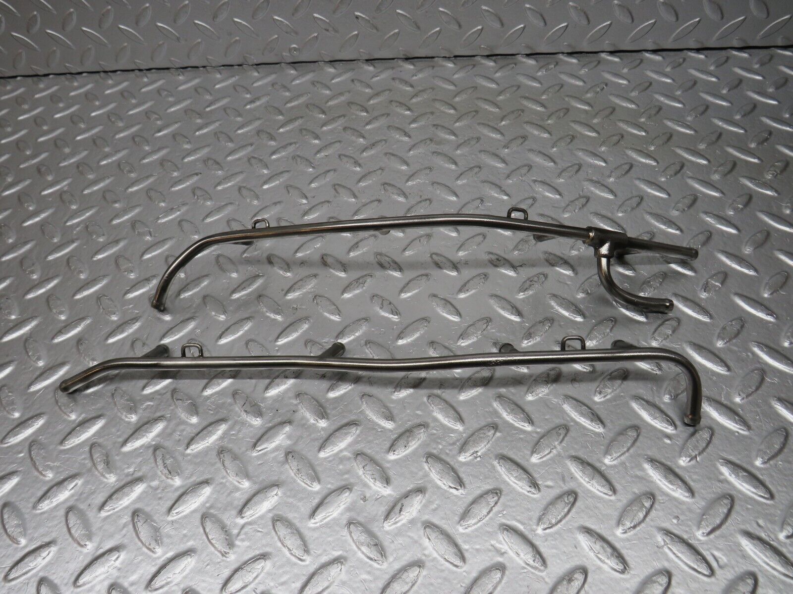 32990 Mercedes-Benz C107 R107 350 V8 Fuel Injection Pipe