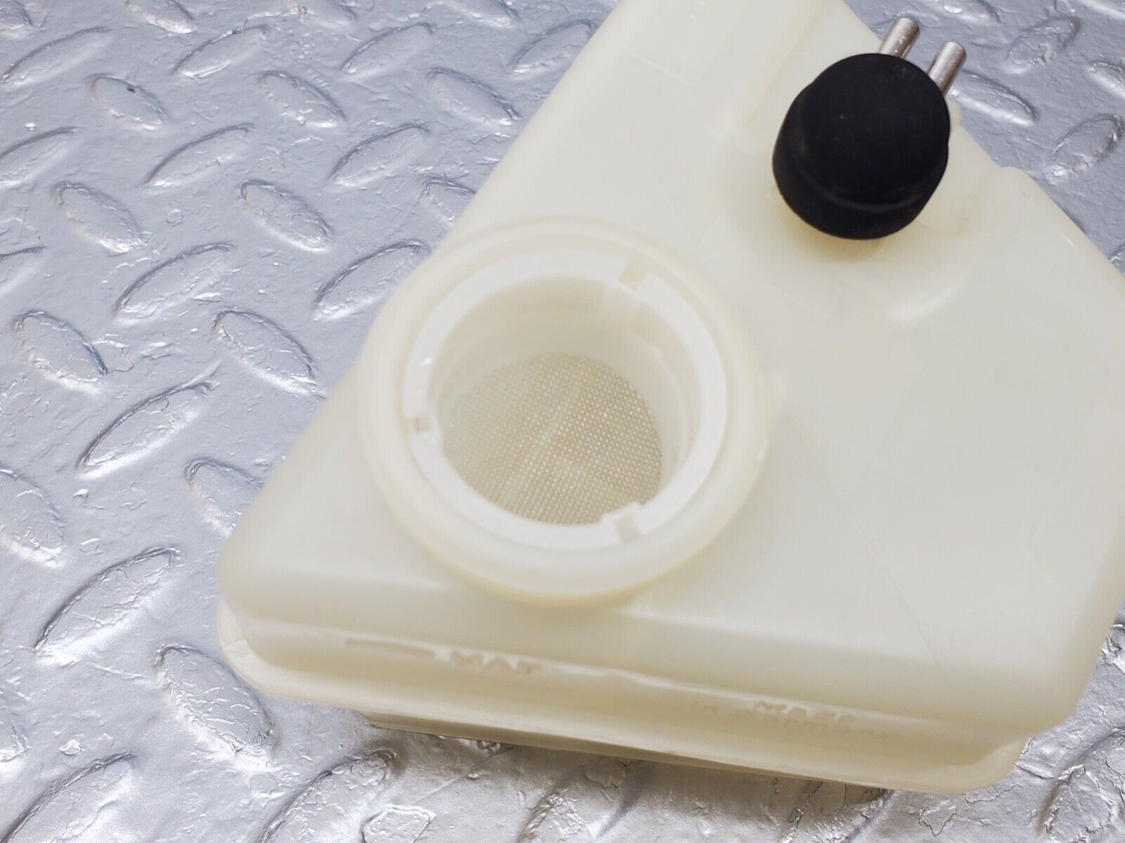 44656 Mercedes-Benz W124 220E Brake Fluid Reservoir Tank 2024300002