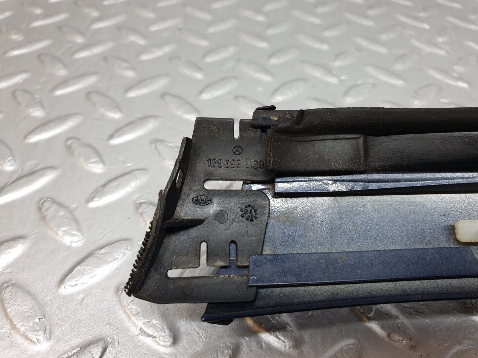 42208 Mercedes-Benz R129 320SL Coupe A Pillar Exterior Trim Cover Left 1296982330