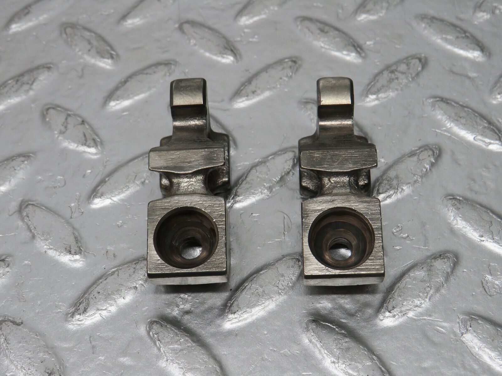 33008 Mercedes-Benz C107 R107 350 V8 Valve Rocker Arm With Spring & Tappet