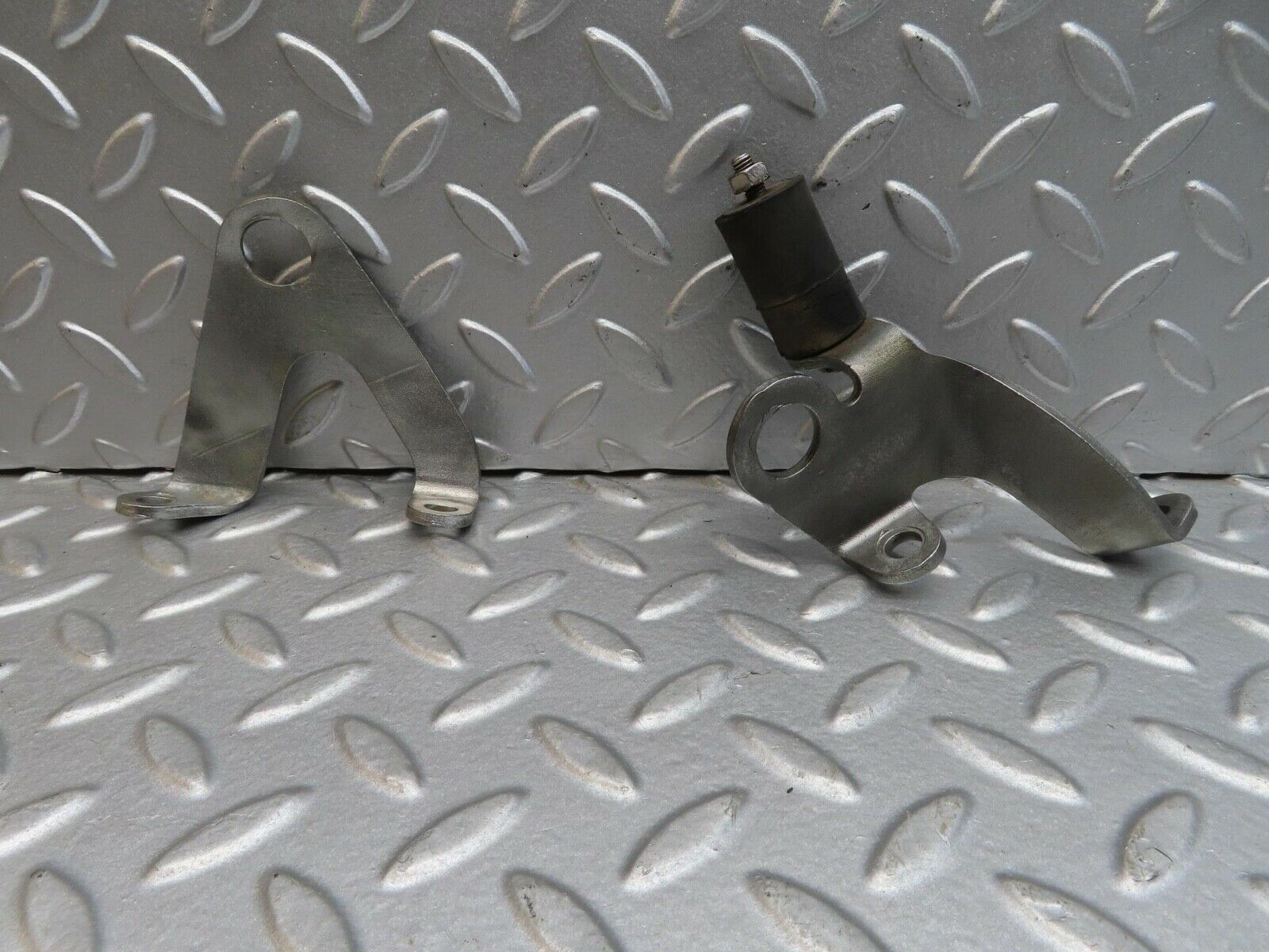 13788 Mercedes-Benz R107 450SL Engine Lifting Eye Hooks