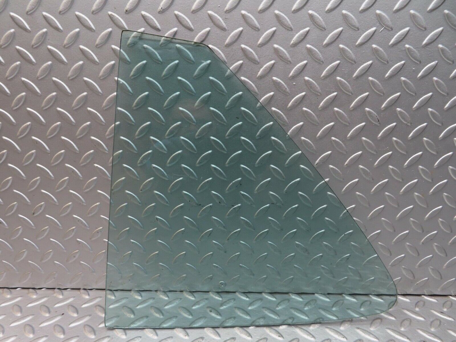 15760 Mercedes-Benz R107 450SL Hardtop Left Quarter Window