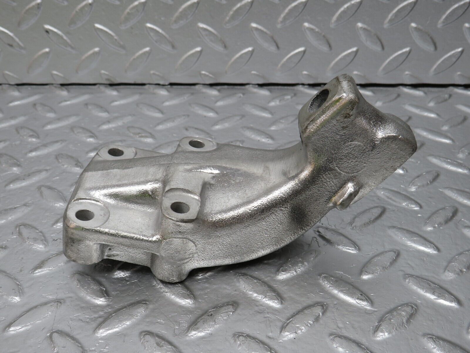 32951 Mercedes-Benz C107 R107 450 V8 Engine Mount Bracket Left 1162234404