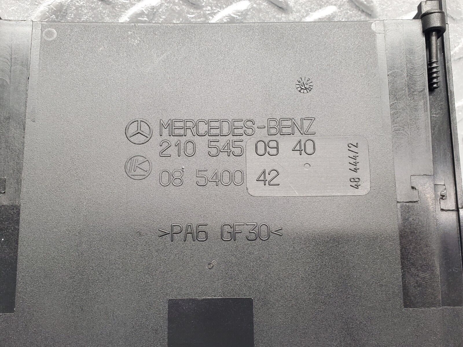 46902 Mercedes-Benz R129 320SL Coupe Control Module Housing 2105450940