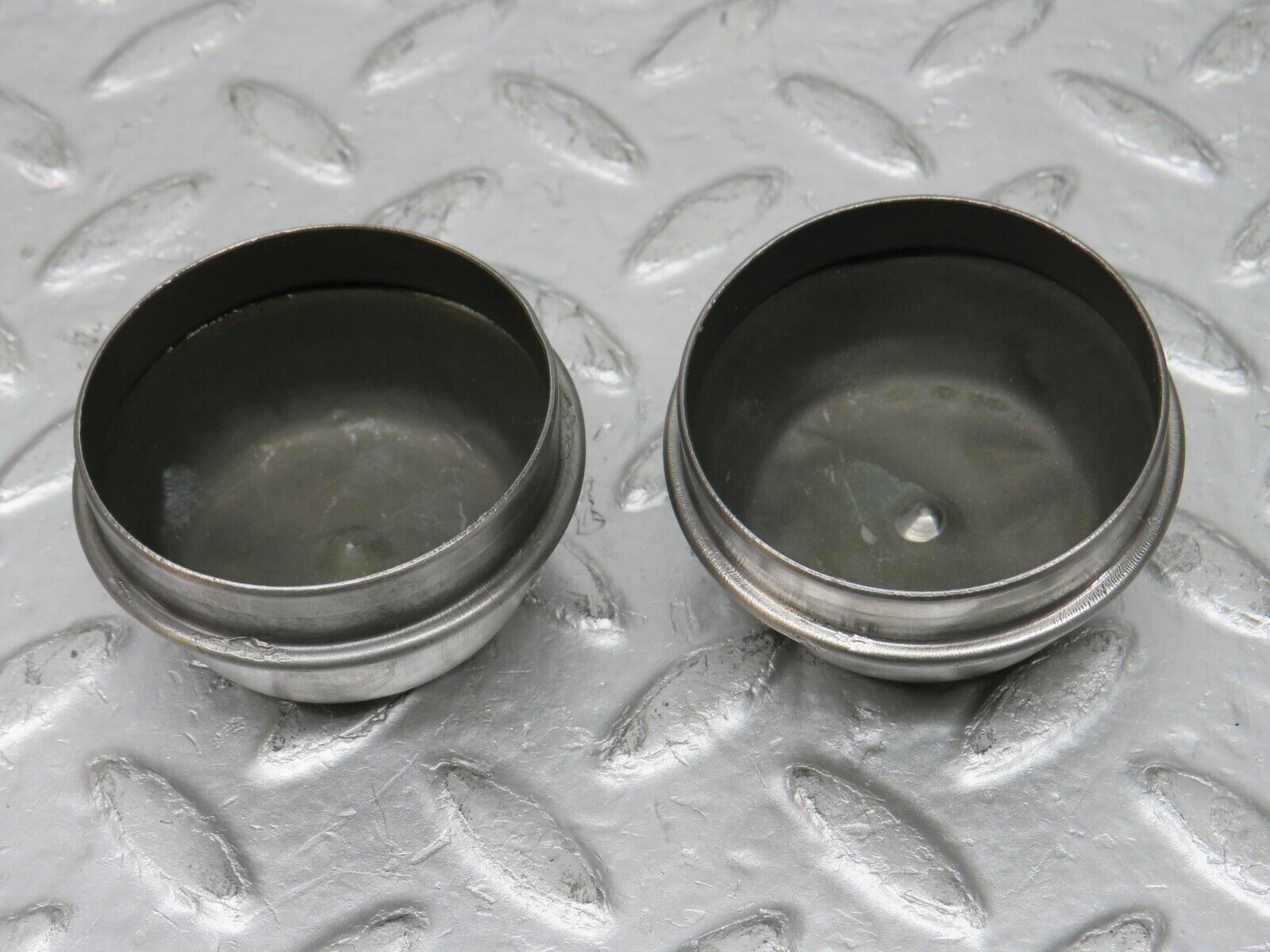 33017 Mercedes-Benz C107 R107 350 V8 Wheel Hub Locking Cap