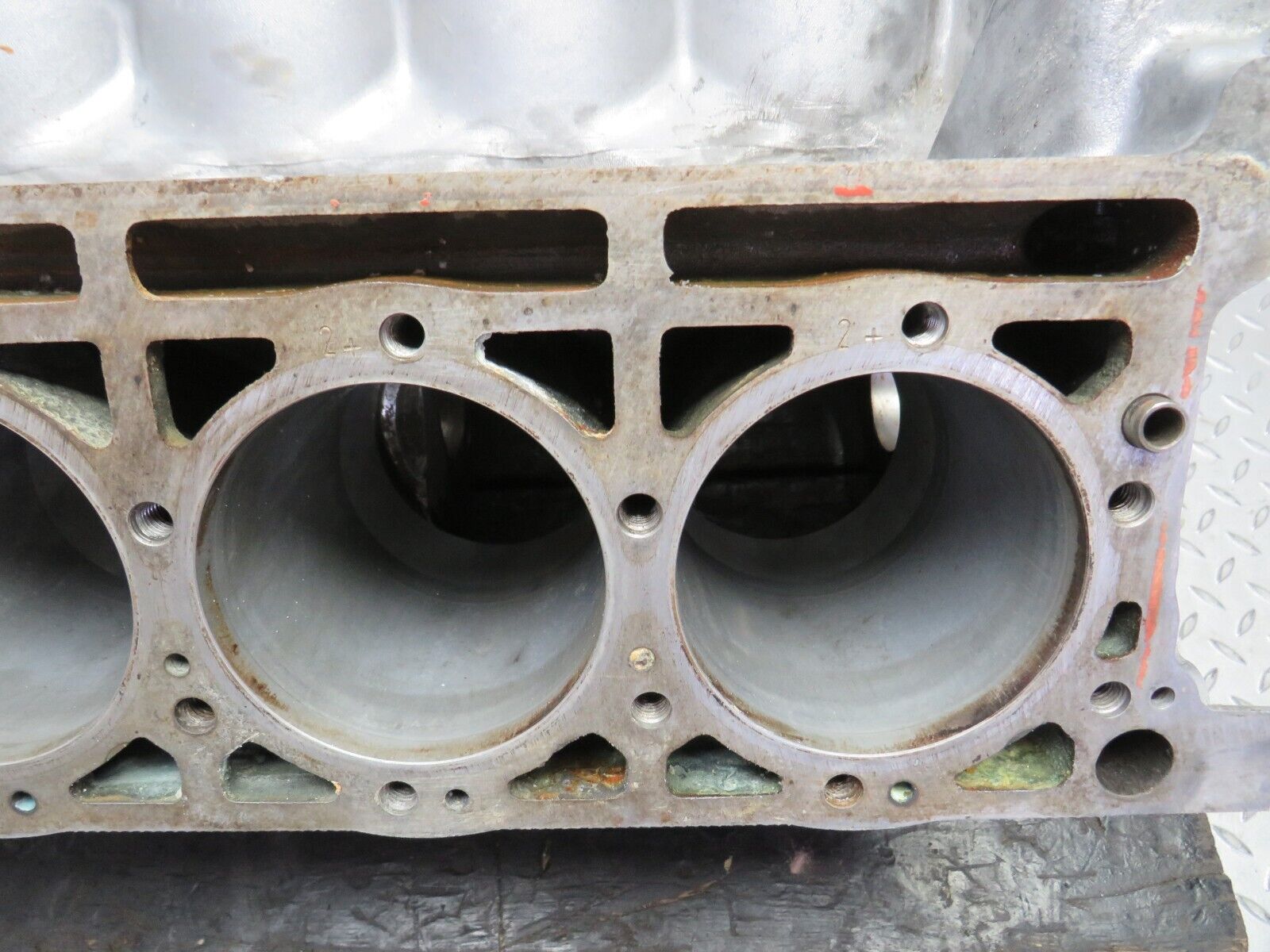 39319 Mercedes-Benz R107 500SL Engine Block M117.962 1170112401