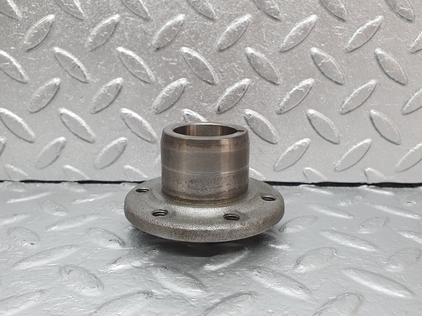 43793 Mercedes-Benz C126 380SEC Coupe Crankshaft Sleeve Hub