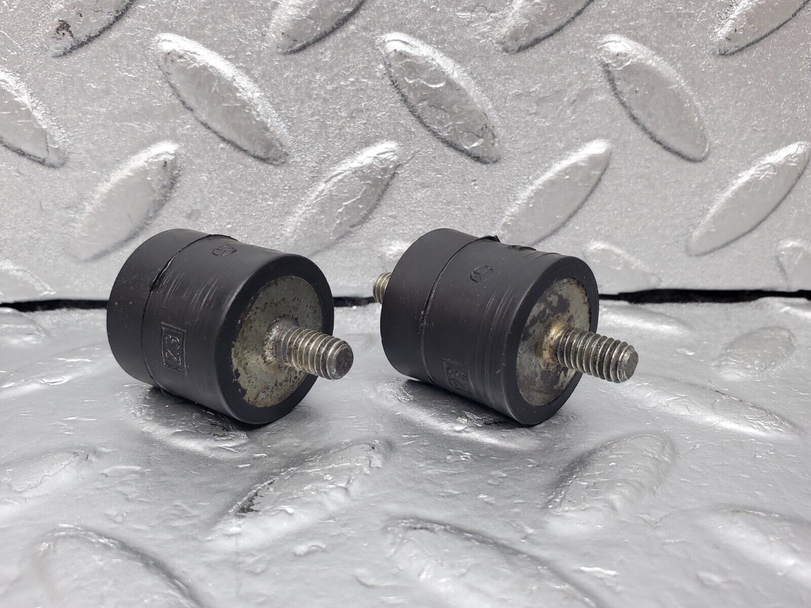 45443 Mercedes-Benz 280E M110.988 Air Filter Box Housing Holder 2X