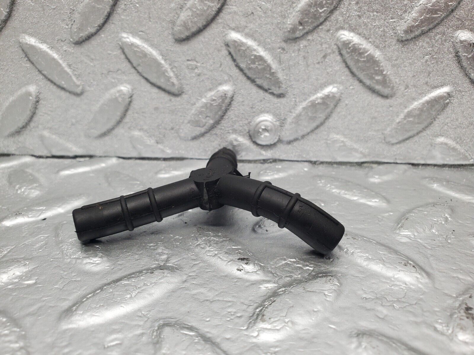 46676 Mercedes-Benz C123 280CE Coupe Vacuum Pipe Hose Distributor