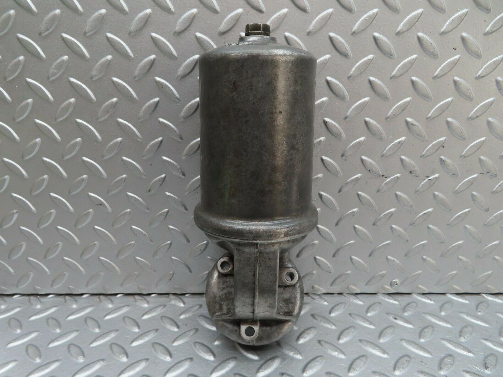 15770 Mercedes-Benz R107 450SL Oil Filter Housing 1161840309