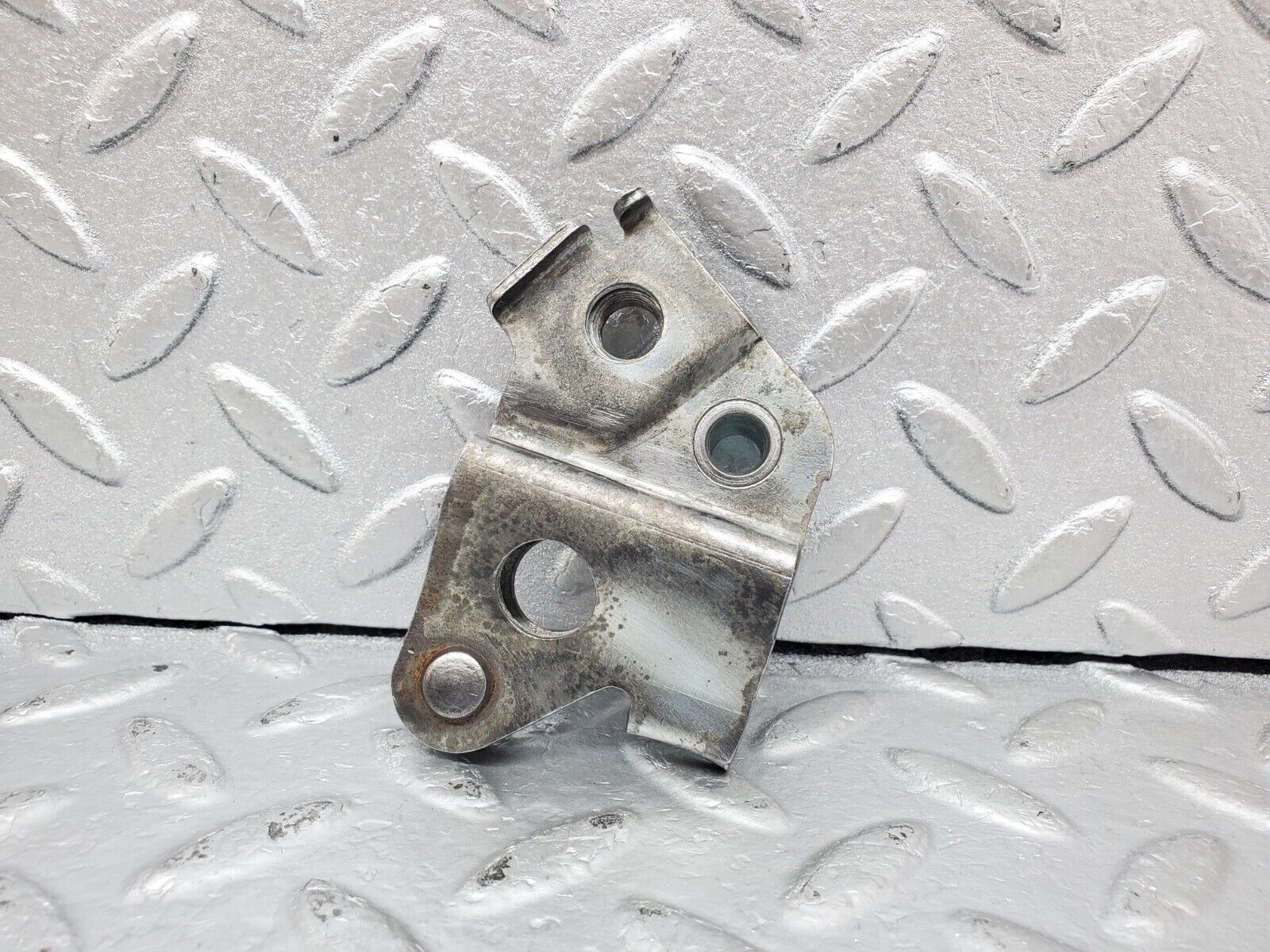 44406 Mercedes-Benz W123 280E Front Left Seat Belt Bracket