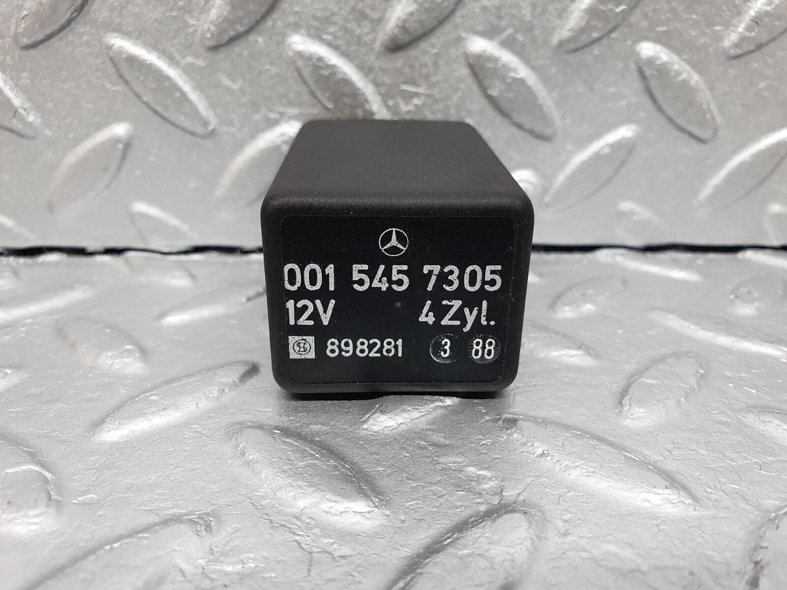 41639 Mercedes-Benz W124 200E Multi Purpose Relay 0015457305