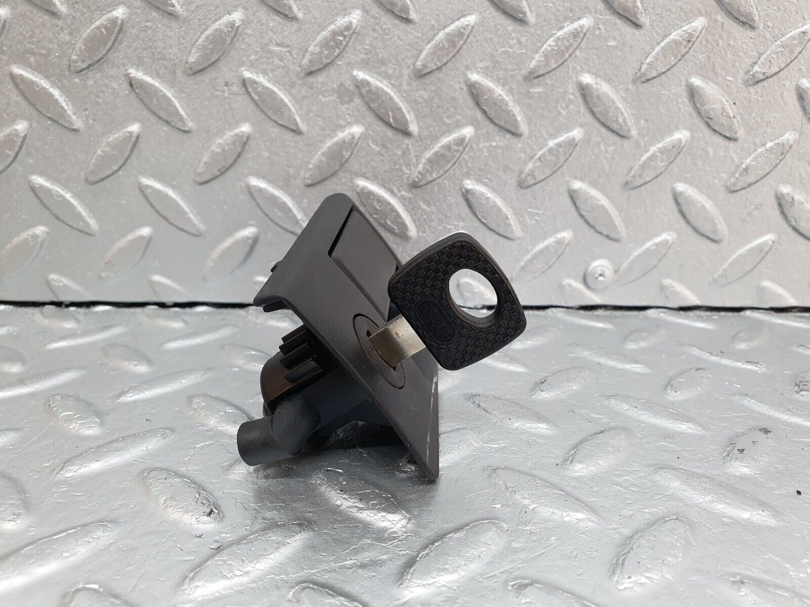 41613 Mercedes-Benz W124 200E Glove Box Door Lock With Key 1246800184