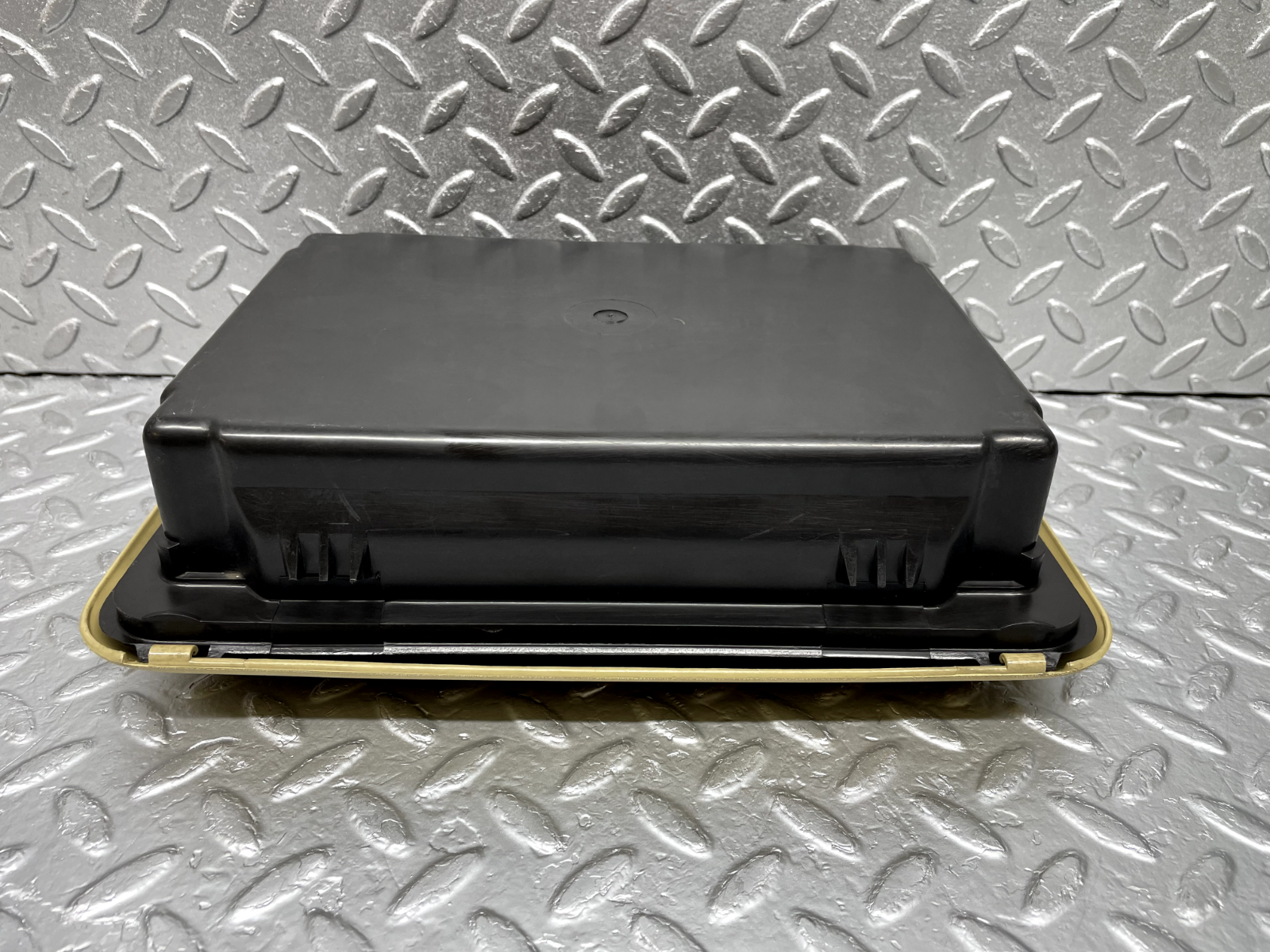 44266 Mercedes-Benz W123 280E First Aid Box 1238650353