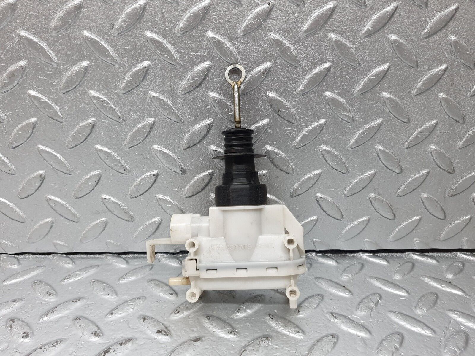 42770 Mercedes-Benz W201 190 2.0L Front Left Door Lock Vacuum Actuator