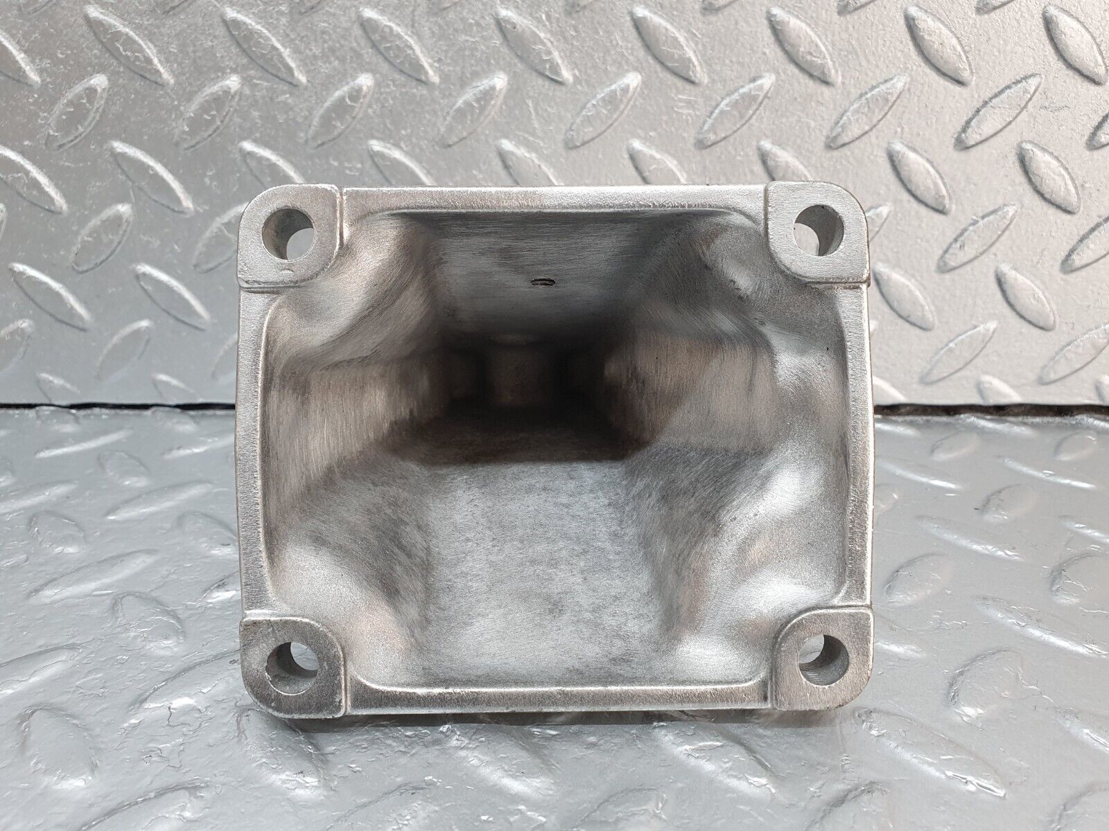 41888 Mercedes-Benz W202 C200 Engine Mount Bracket Right Side 6042230004