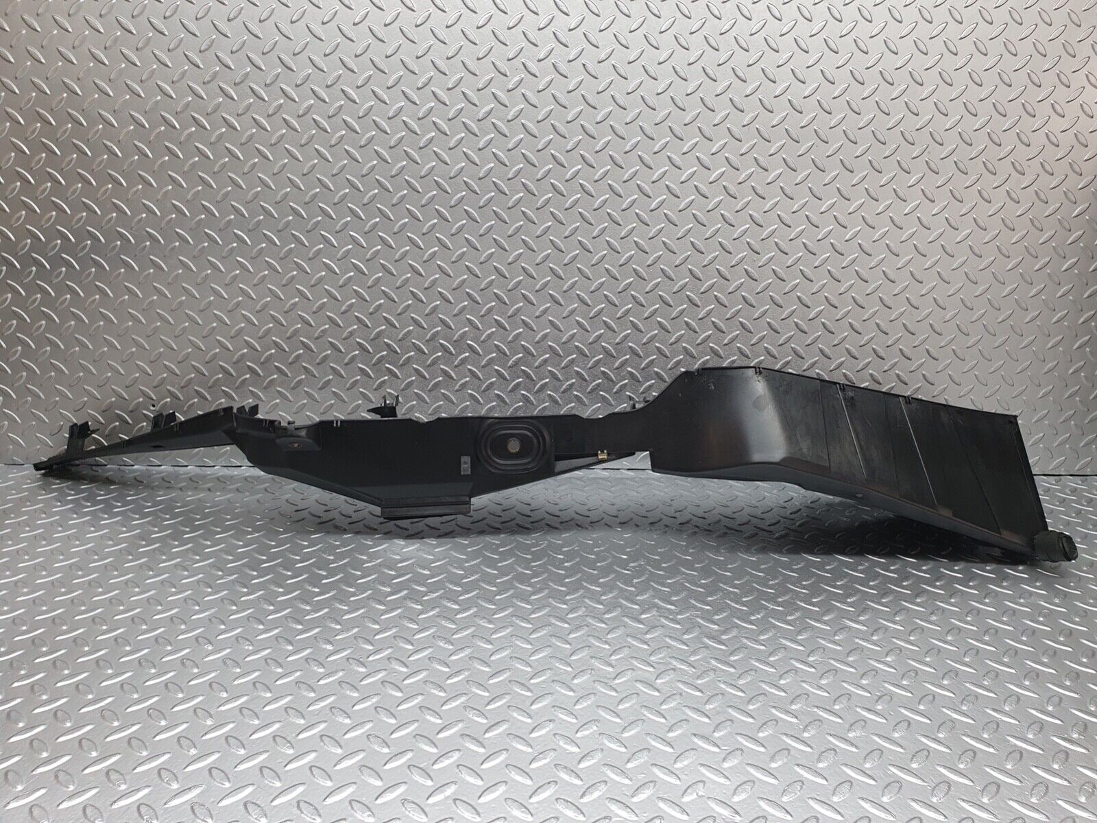 42001 Mercedes-Benz W202 C200 Air Duct 2028300144