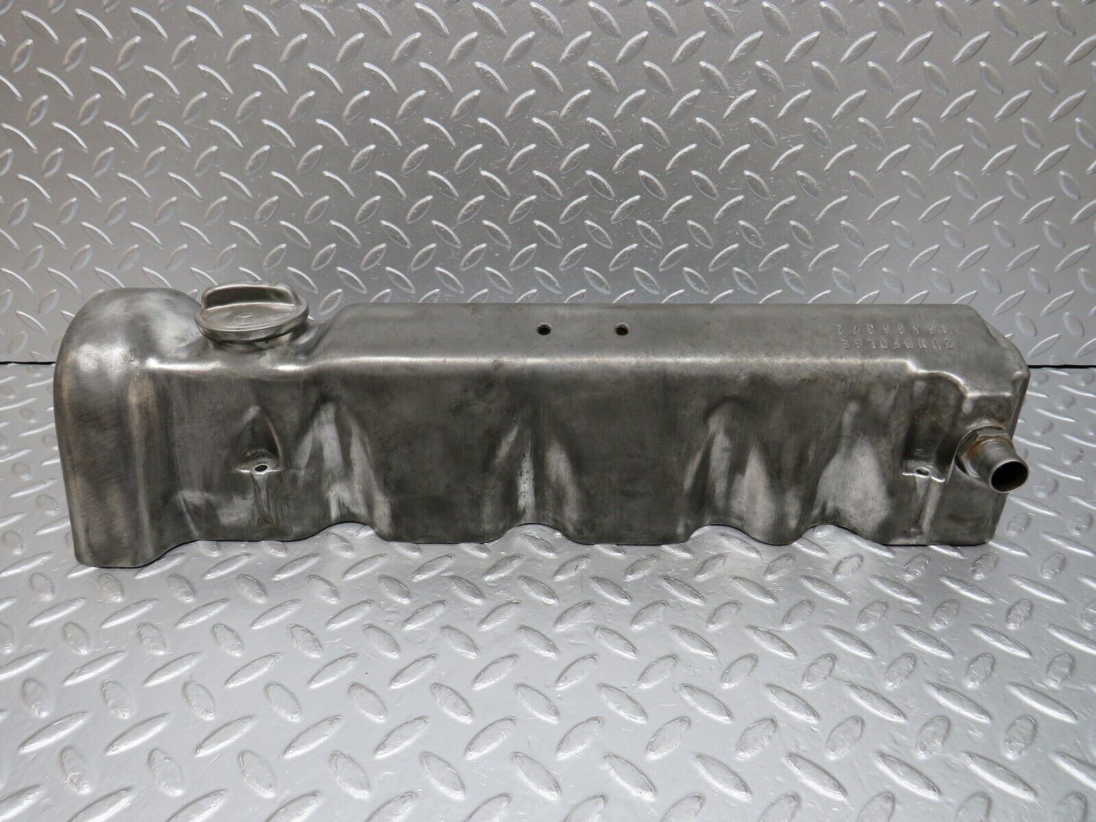 32749 Mercedes-Benz C107 R107 350 V8 Cylinder Head Valve Cover Right Side 1160161905