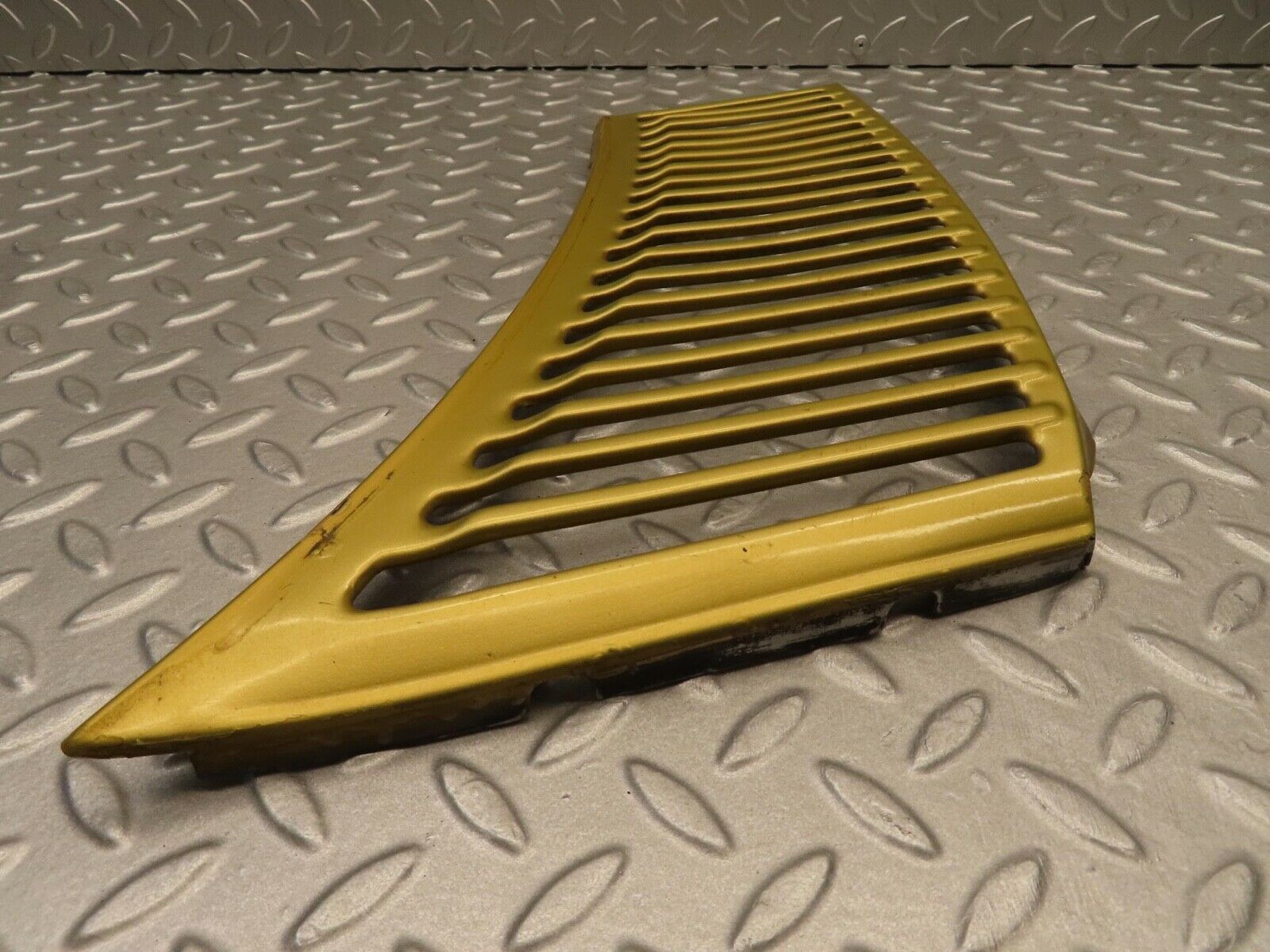 11814 Mercedes-Benz R107 450SL Air Intake Grill Right Side