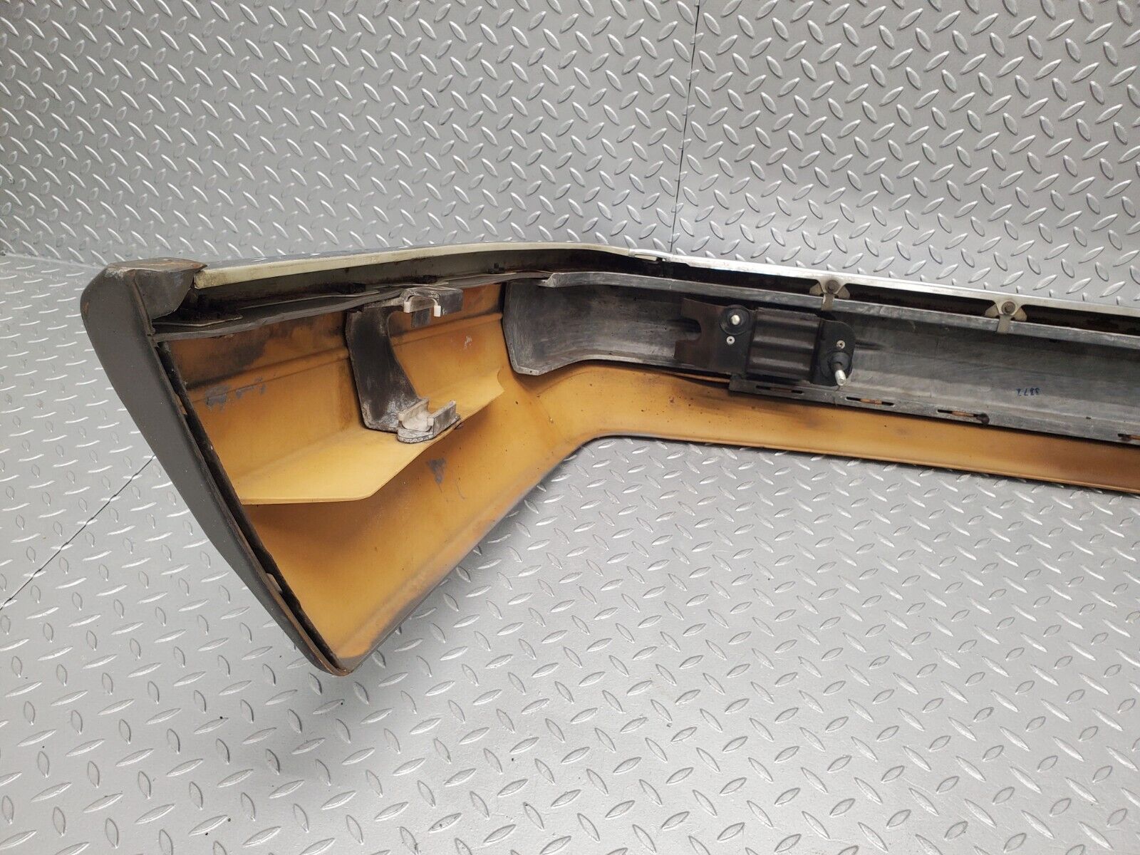 46074 Mercedes-Benz W126 420SE Rear Bumper 1268851105