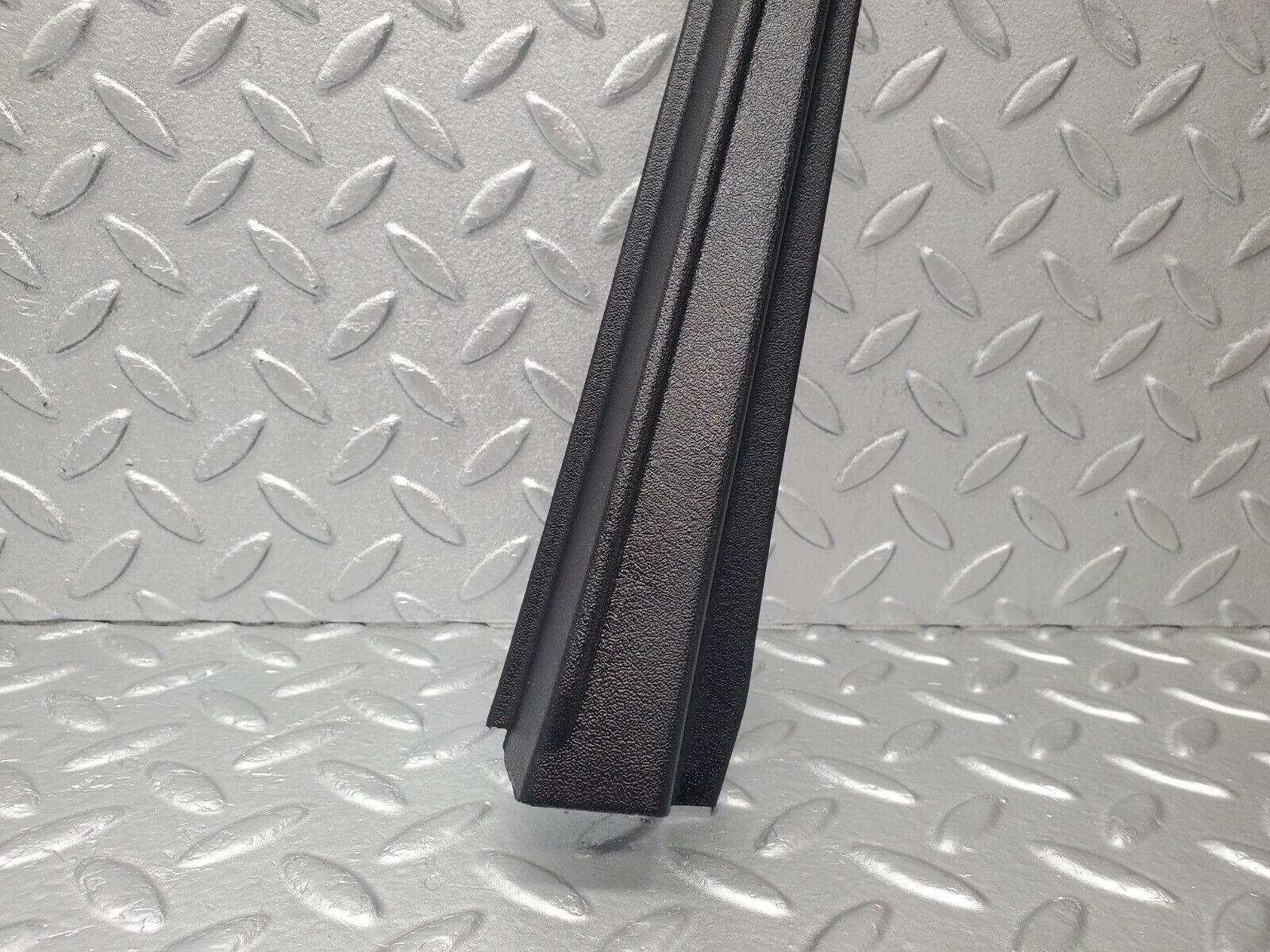 46250 Mercedes-Benz W124 280E Front Right Door Window Frame Trim 1247250271