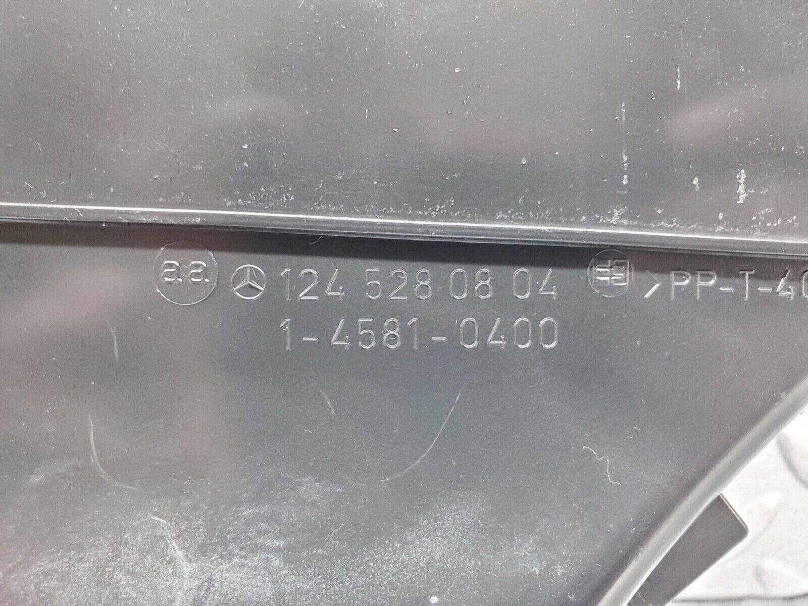 44647 Mercedes-Benz W124 220E Air Intake Suction Pipe 1245280804