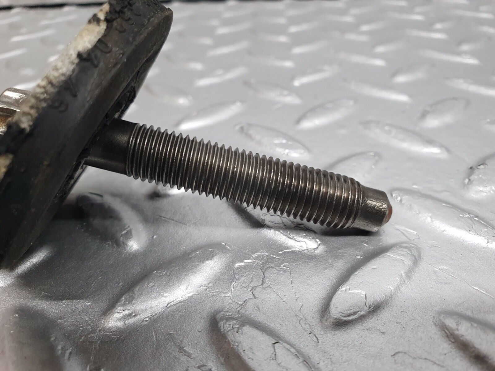 42032 Mercedes-Benz W202 C200 Engine Mount Bracket Bolt 2x