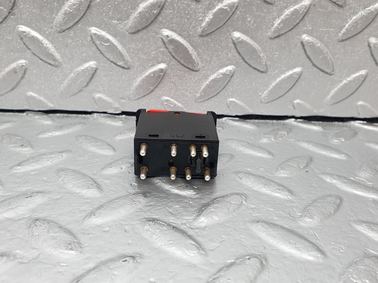 43656 Mercedes-Benz C126 380SEC Coupe Hazard Warning Light Switch 0008209010