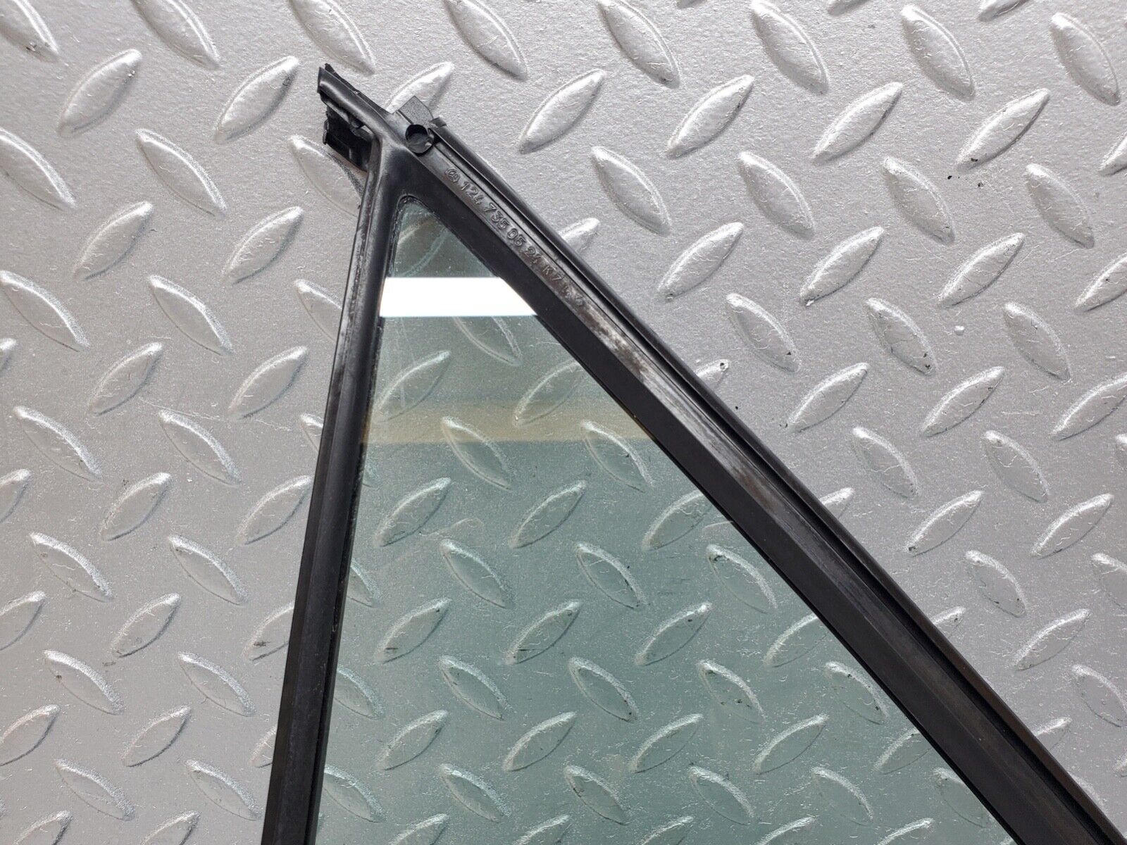 44635 Mercedes-Benz W124 220E Rear Left Quarter Window Glass 1247350524