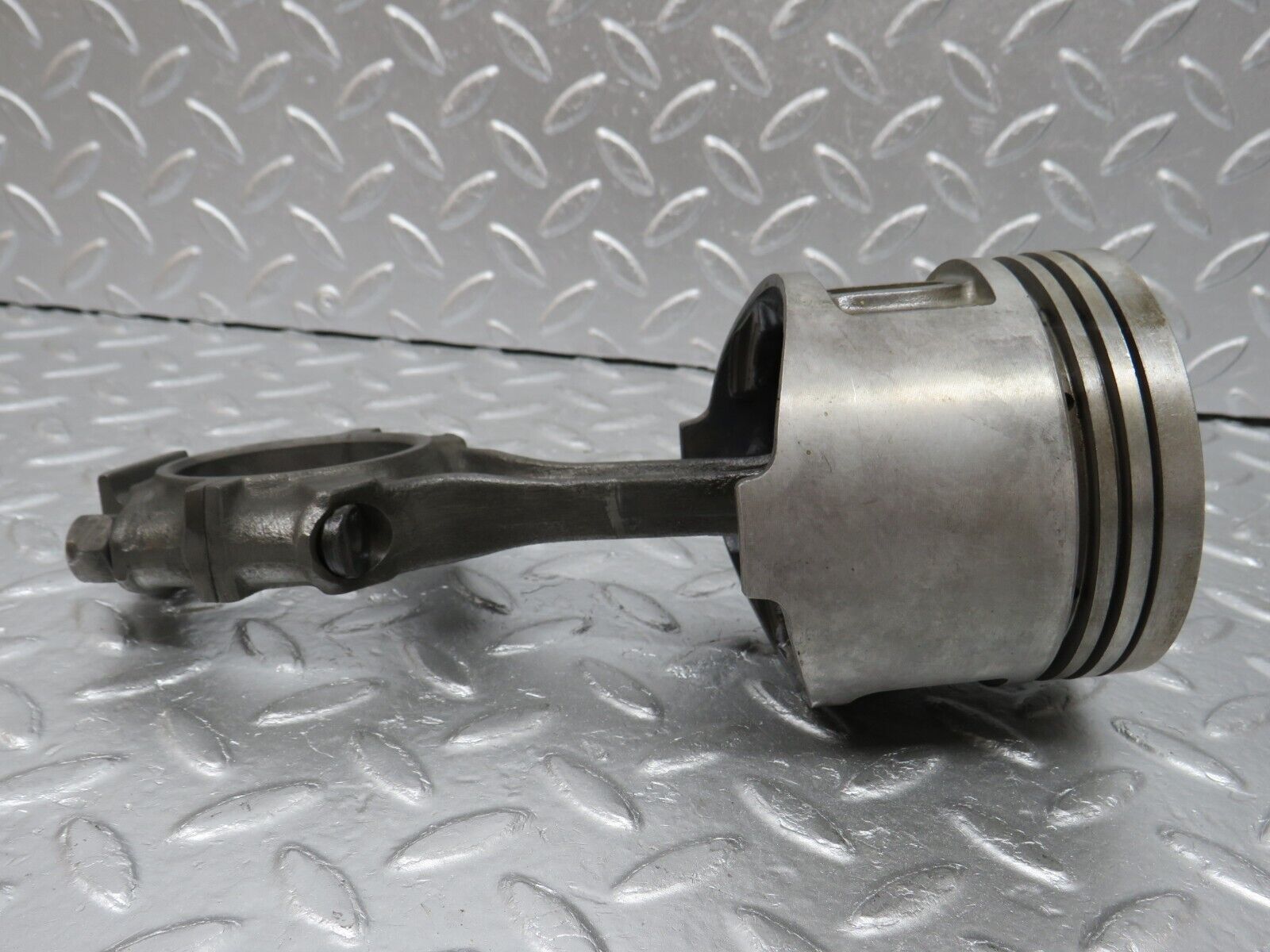 33037 Mercedes-Benz C107 R107 350 V8 Piston With Connecting Rod 92mm 11607