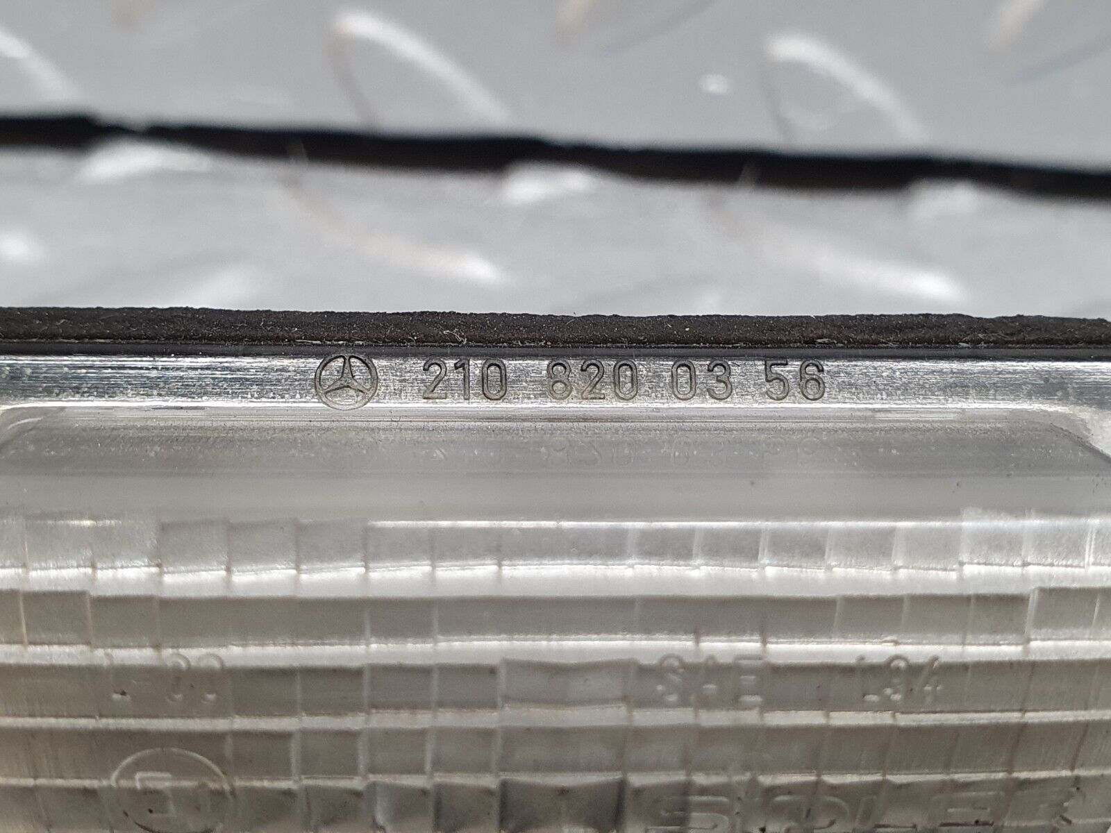 42052 Mercedes-Benz W202 C200 Number Plate Light 2x 2108200356